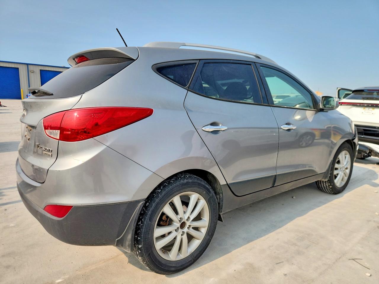 2011 Hyundai Tucson Limited Silver vin: KM8JU3AC9BU148593