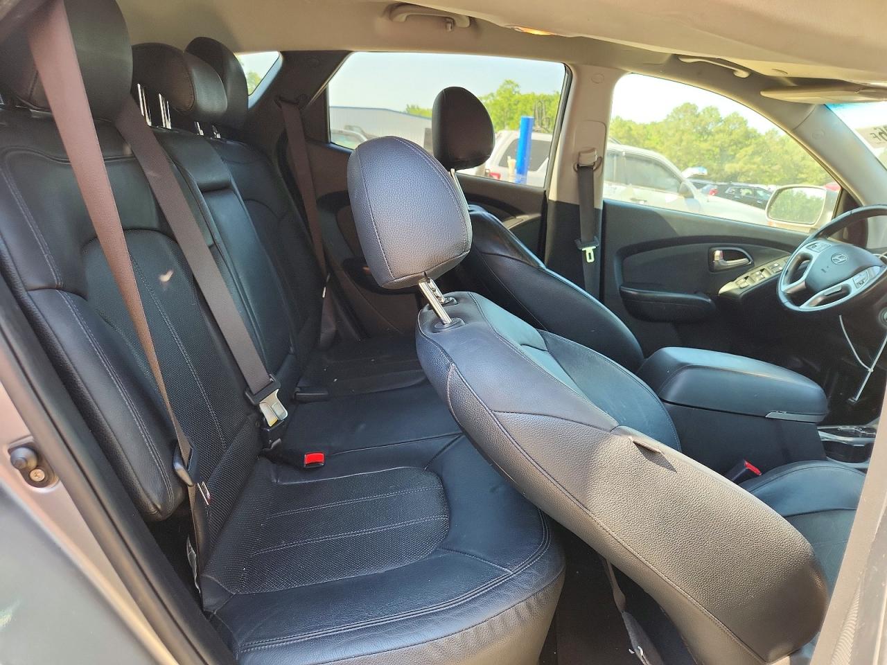 2012 Hyundai Tucson Limited Silver vin: KM8JU3AC9CU324107