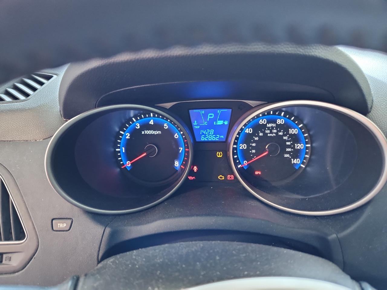2012 Hyundai Tucson Limited Black vin: KM8JU3AC9CU512898 Damage: Warning Light - Engine, On, Unacceptable