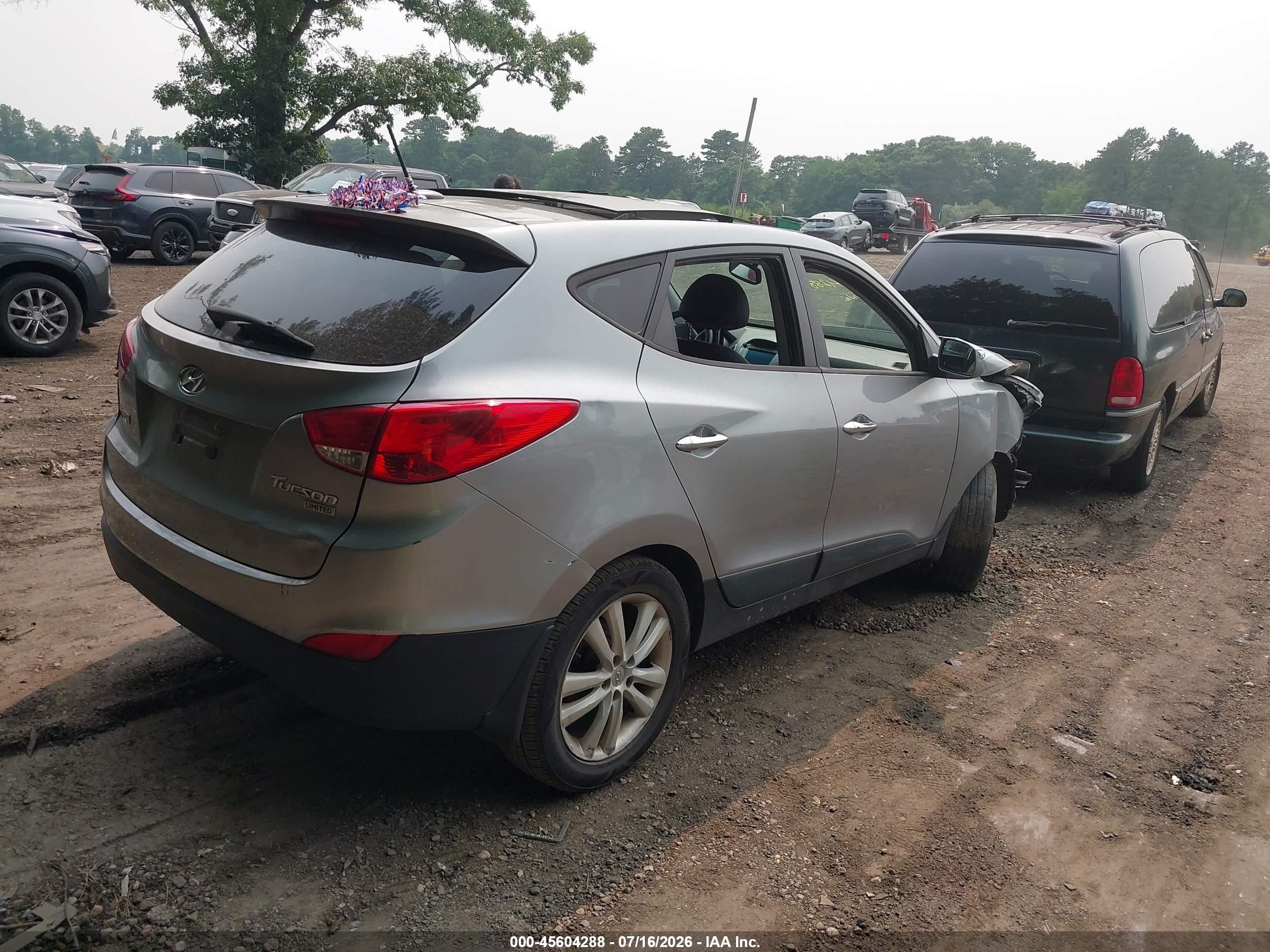 2013 Hyundai Tucson Limited Silver vin: KM8JU3AC9DU694622