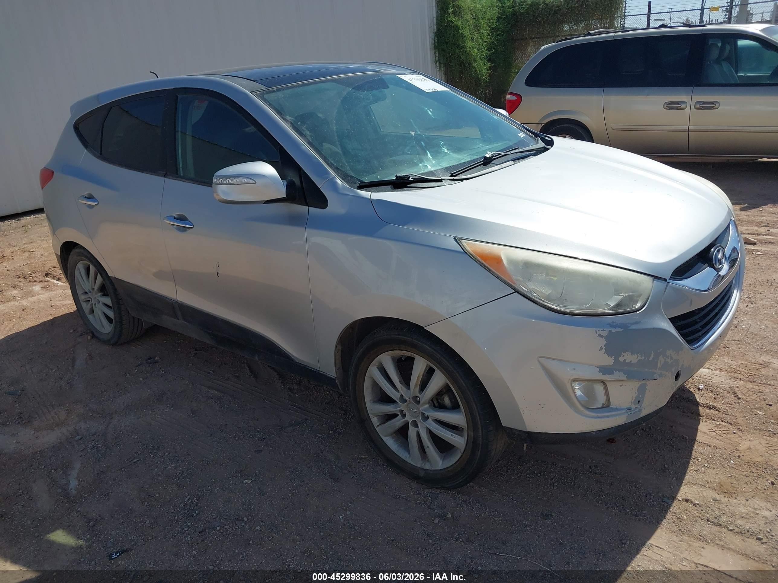 2010 Hyundai Tucson Limited Silver vin: KM8JU3ACXAU019079