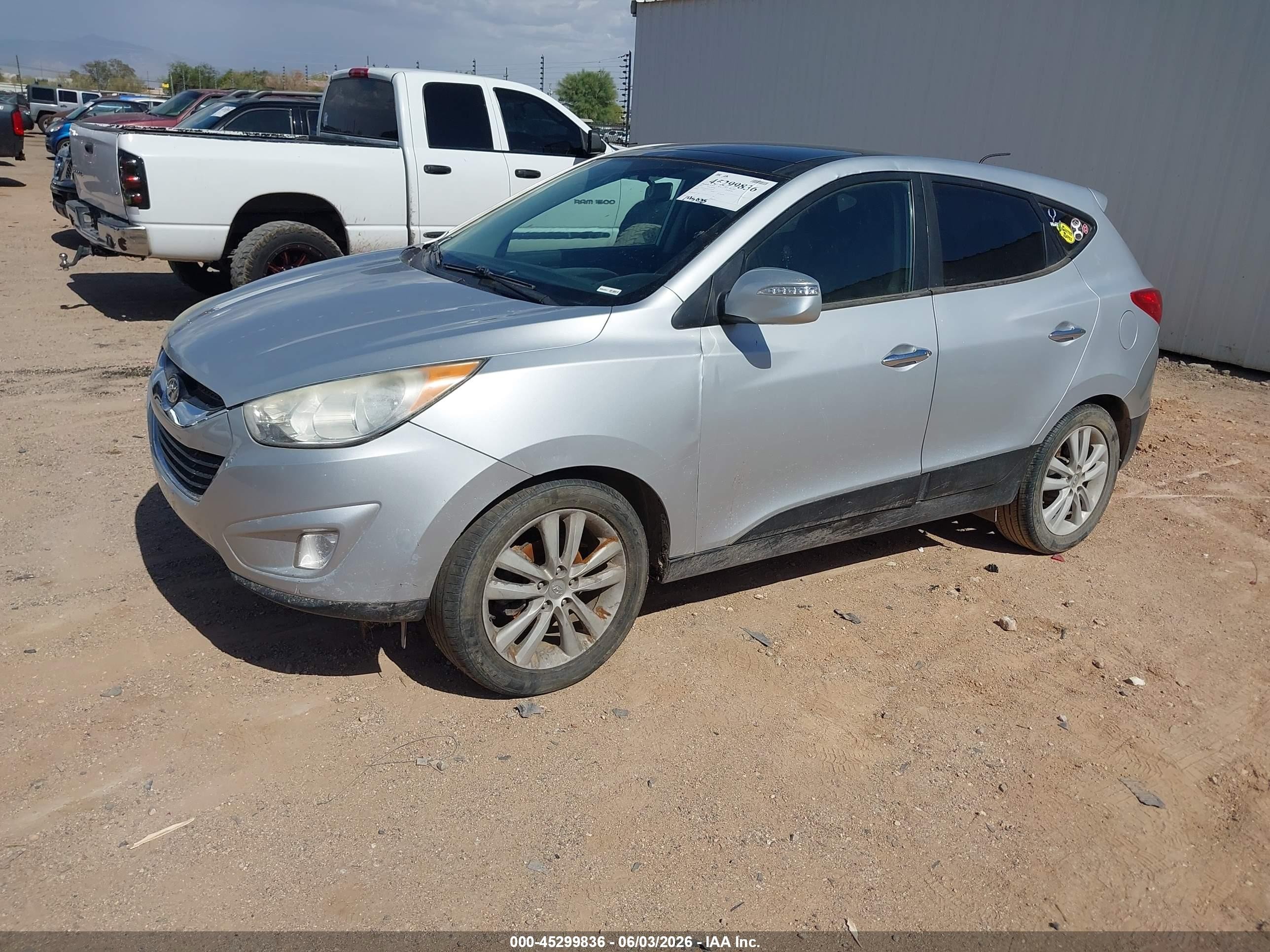 2010 Hyundai Tucson Limited Silver vin: KM8JU3ACXAU019079