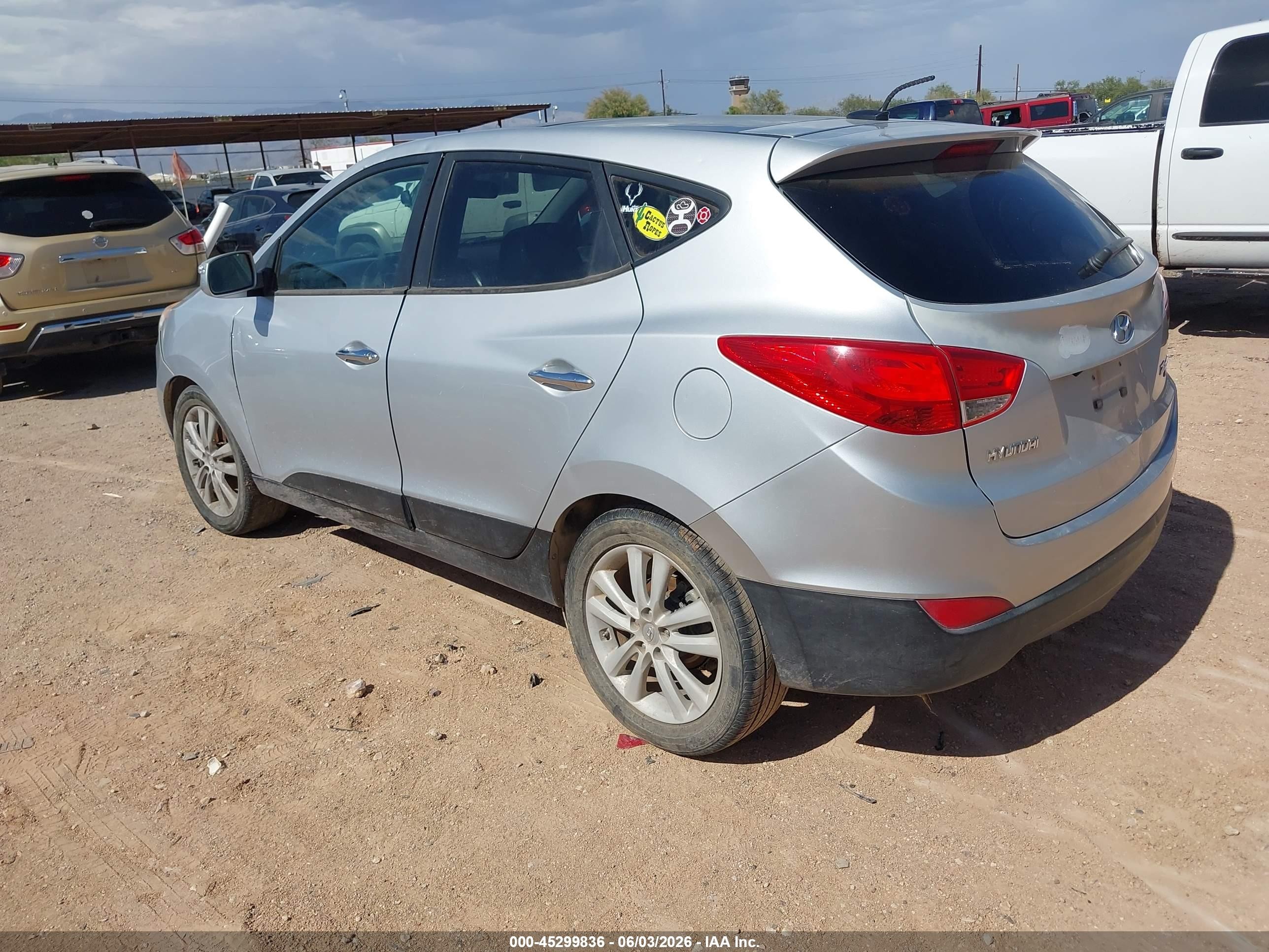 2010 Hyundai Tucson Limited Silver vin: KM8JU3ACXAU019079