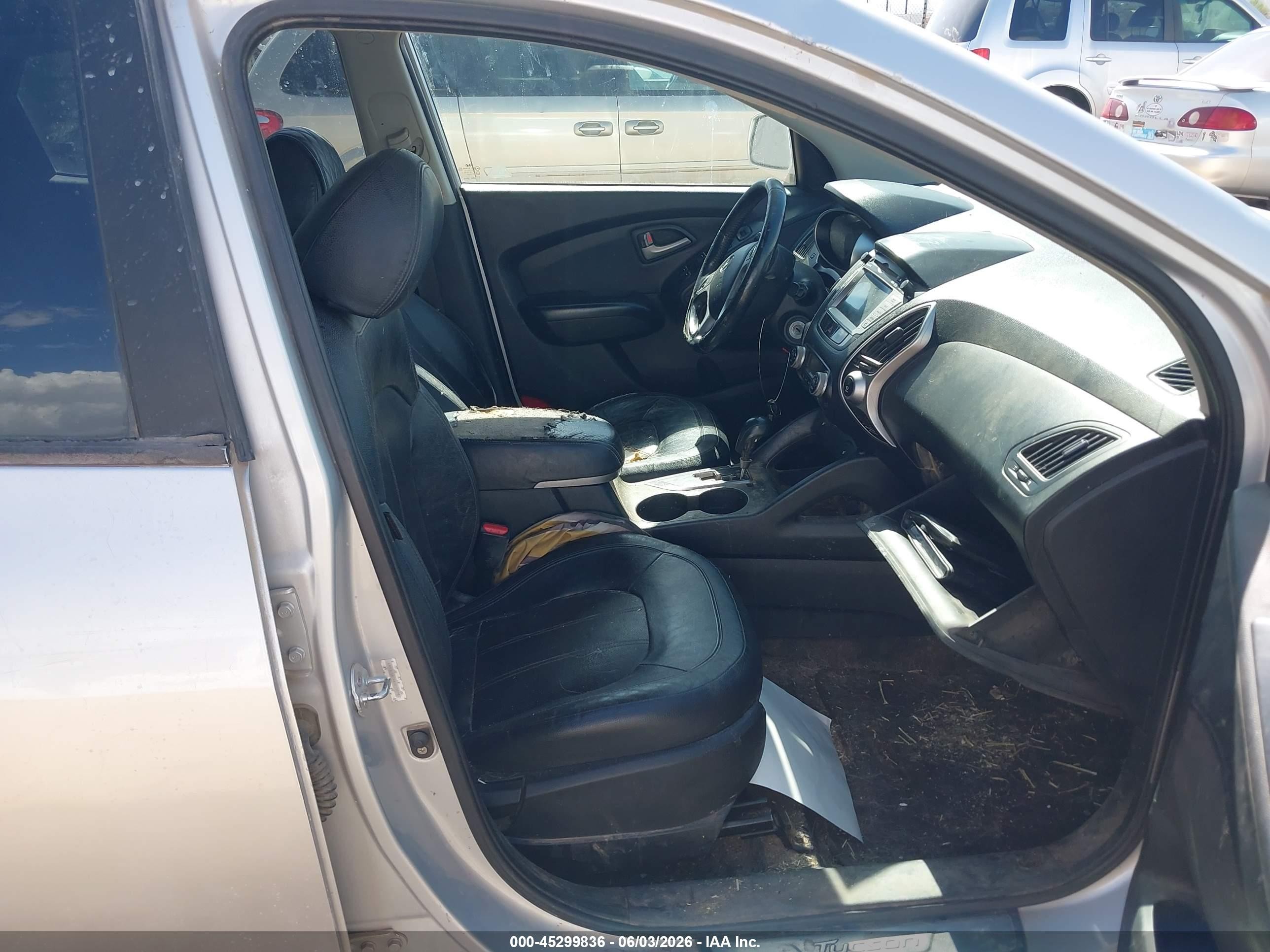 2010 Hyundai Tucson Limited Silver vin: KM8JU3ACXAU019079