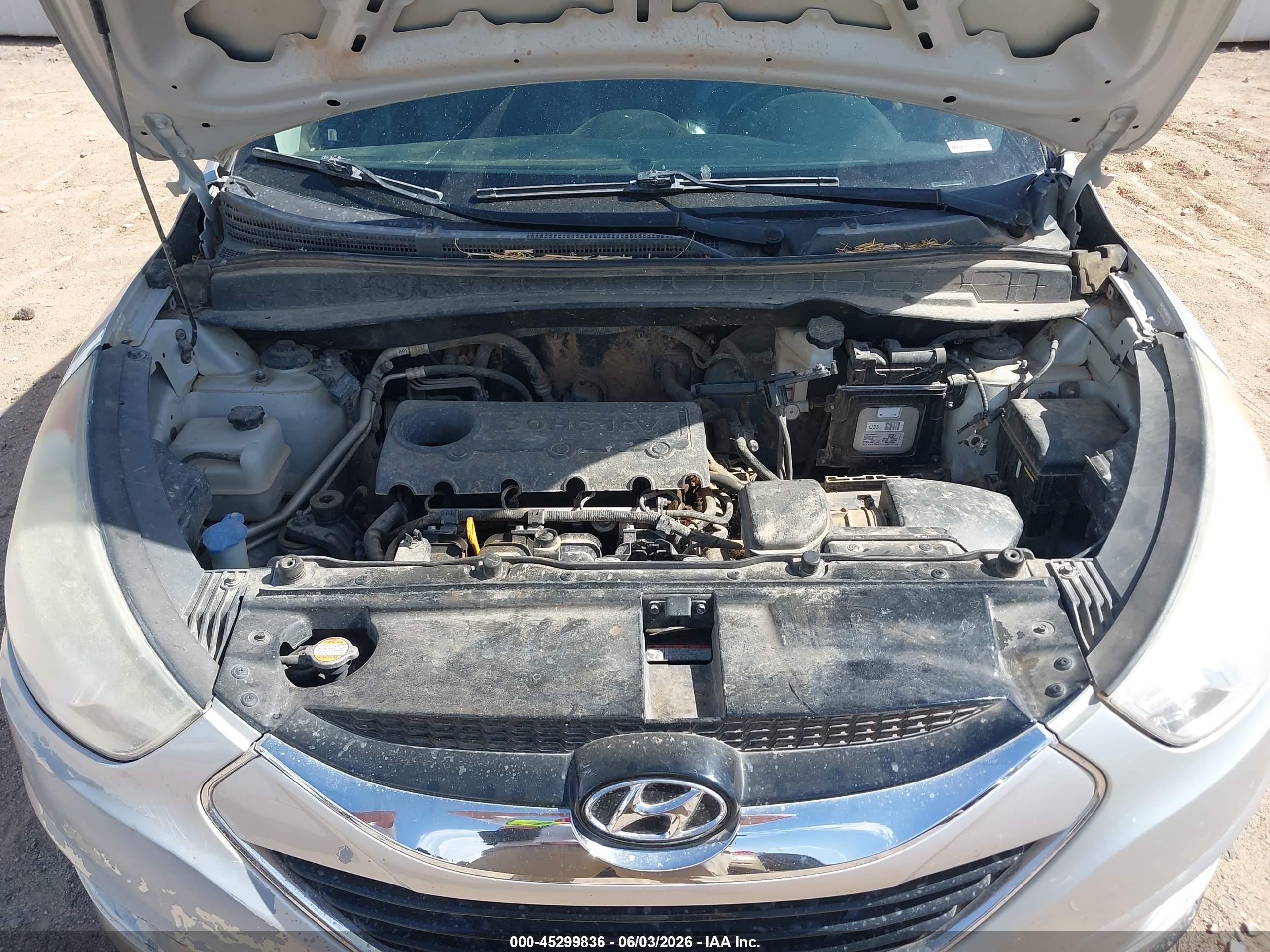 2010 Hyundai Tucson Limited Silver vin: KM8JU3ACXAU019079