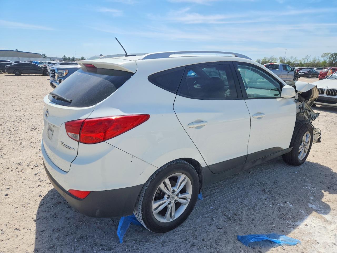 2011 Hyundai Tucson White vin: KM8JU3ACXBU125498