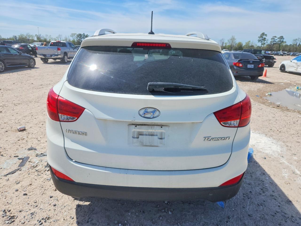 2011 Hyundai Tucson White vin: KM8JU3ACXBU125498