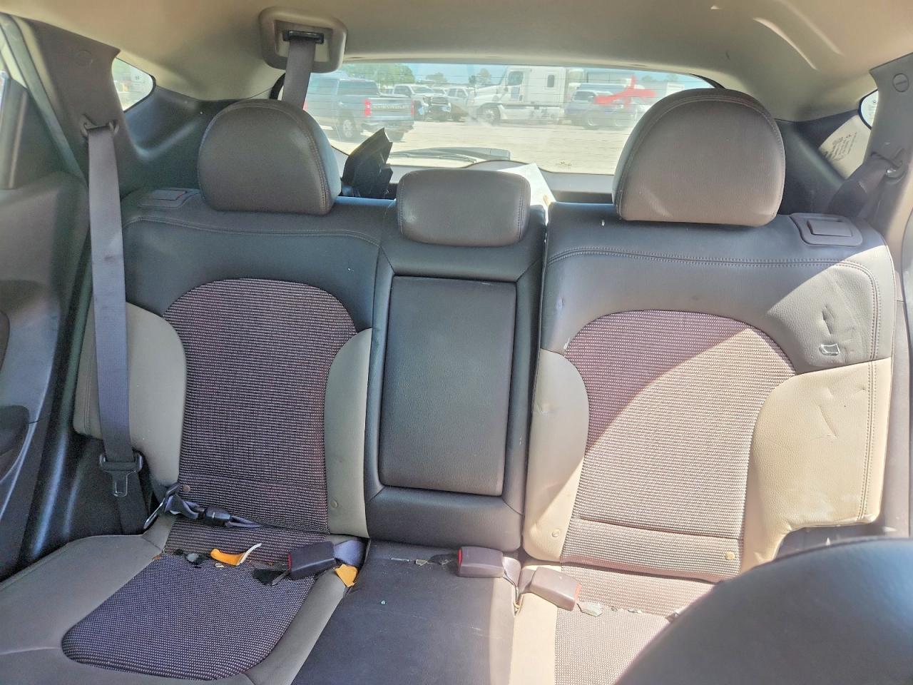 2011 Hyundai Tucson White vin: KM8JU3ACXBU125498
