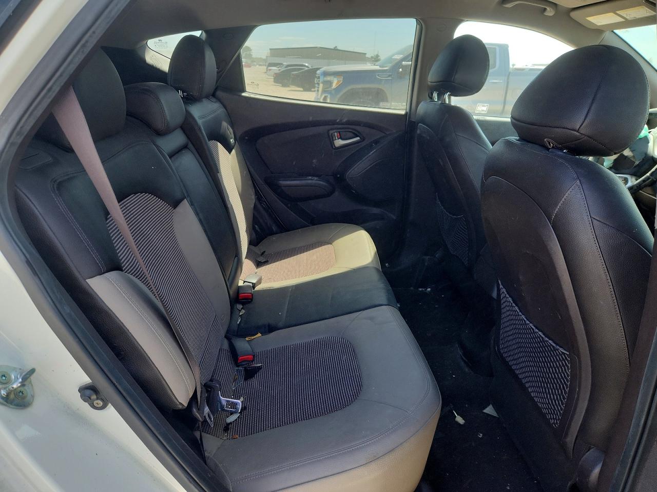 2011 Hyundai Tucson White vin: KM8JU3ACXBU125498