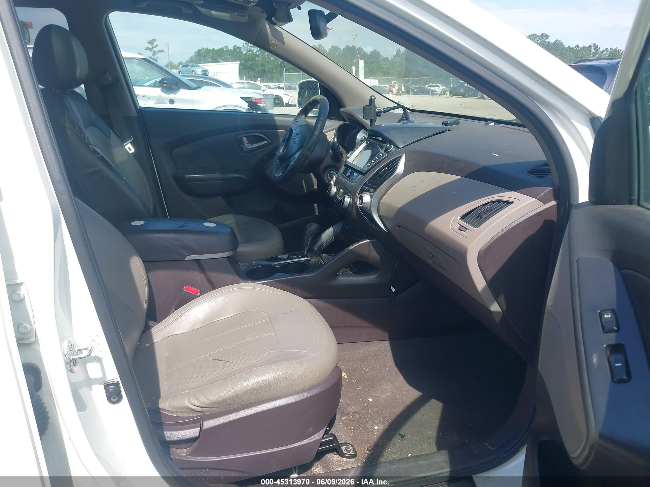 2011 Hyundai Tucson Limited White vin: KM8JU3ACXBU235693