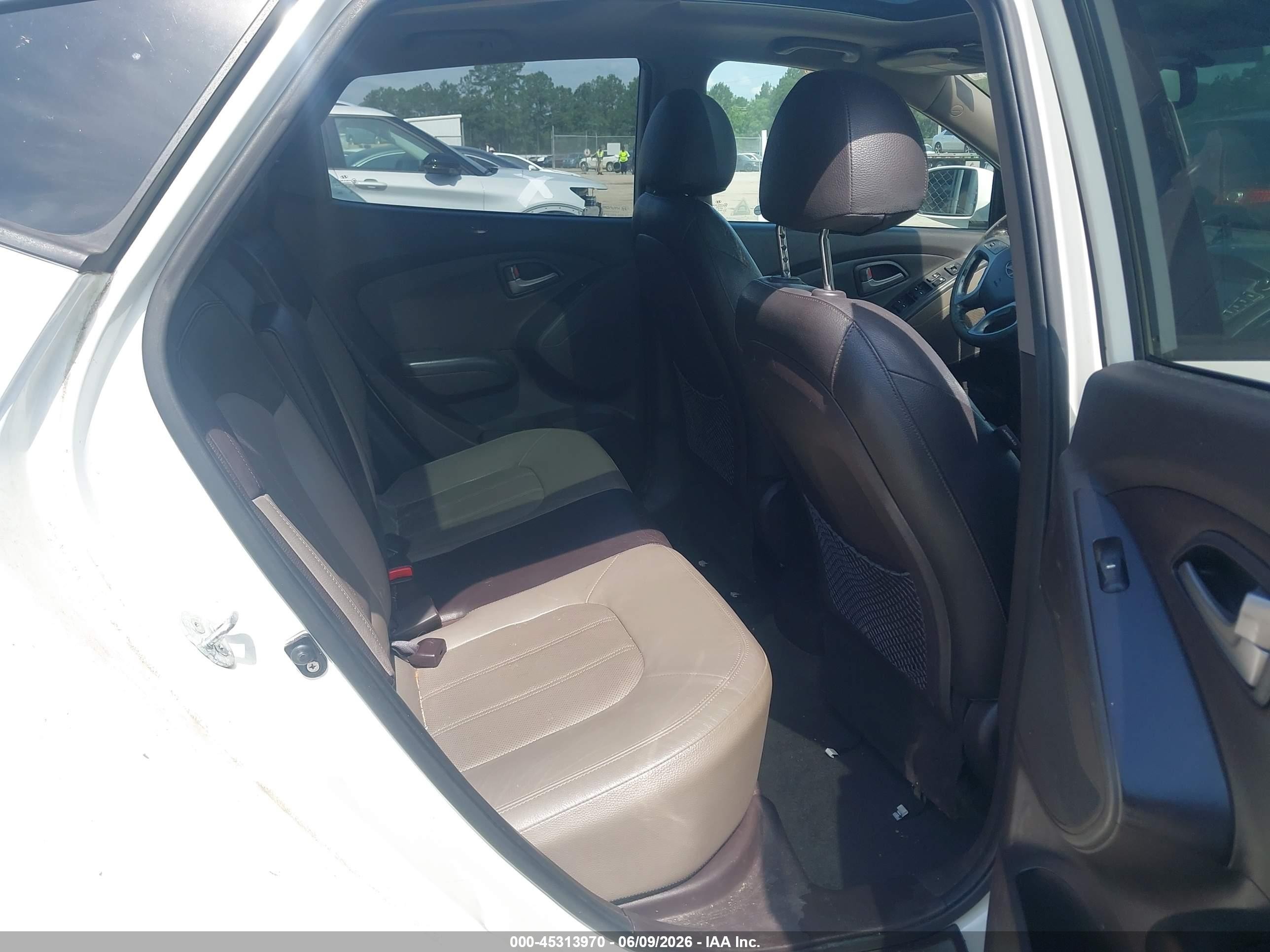 2011 Hyundai Tucson Limited White vin: KM8JU3ACXBU235693
