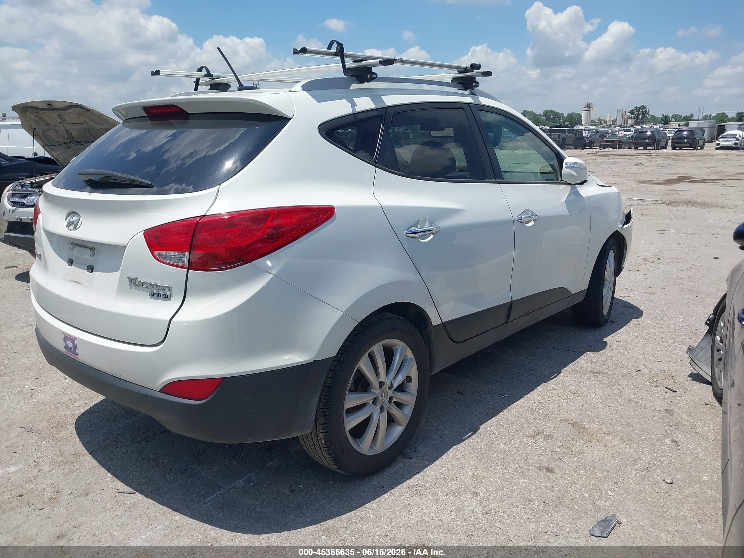 2011 Hyundai Tucson Limited White vin: KM8JU3ACXBU290547