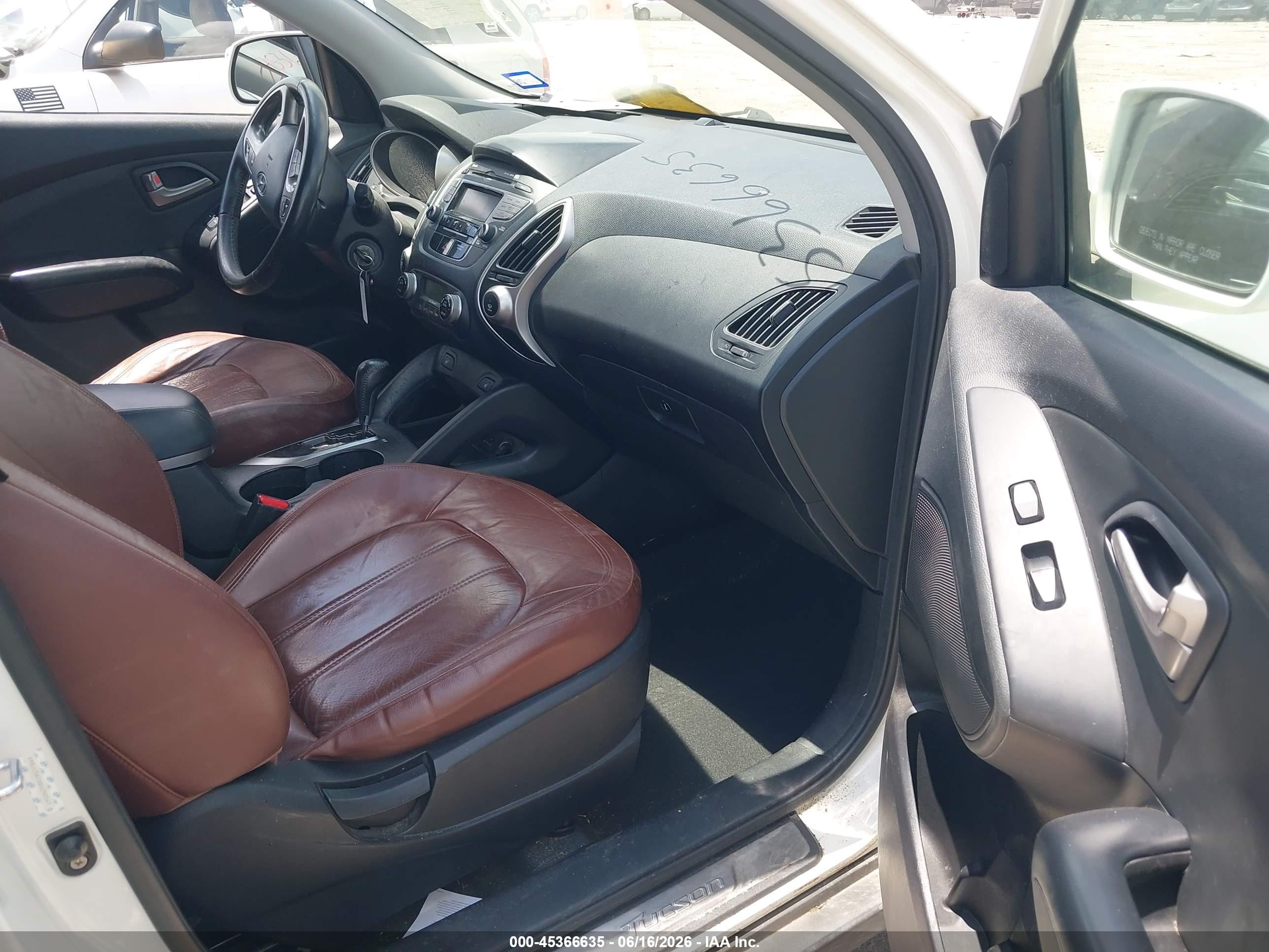 2011 Hyundai Tucson Limited White vin: KM8JU3ACXBU290547