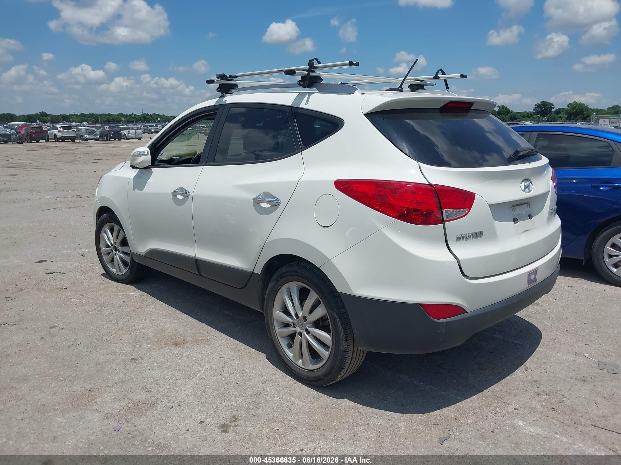 2011 Hyundai Tucson Limited White vin: KM8JU3ACXBU290547