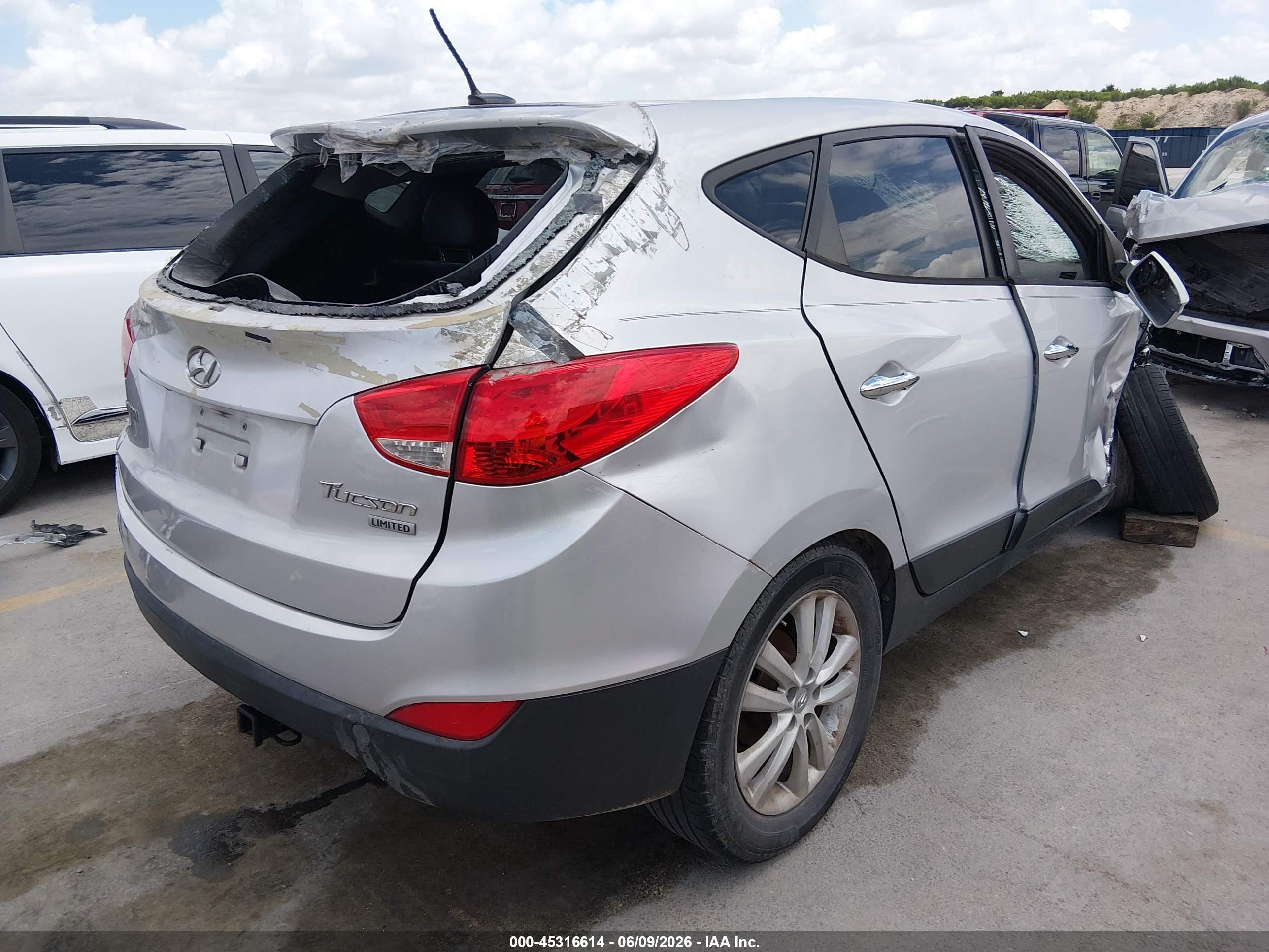 2012 Hyundai Tucson Limited Silver vin: KM8JU3ACXCU510755
