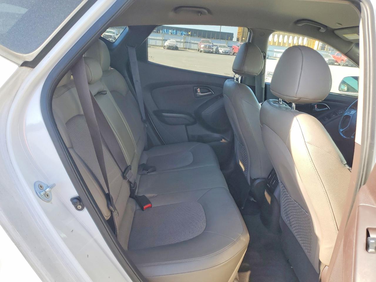 2014 Hyundai Tucson White vin: KM8JU3AG0EU907431