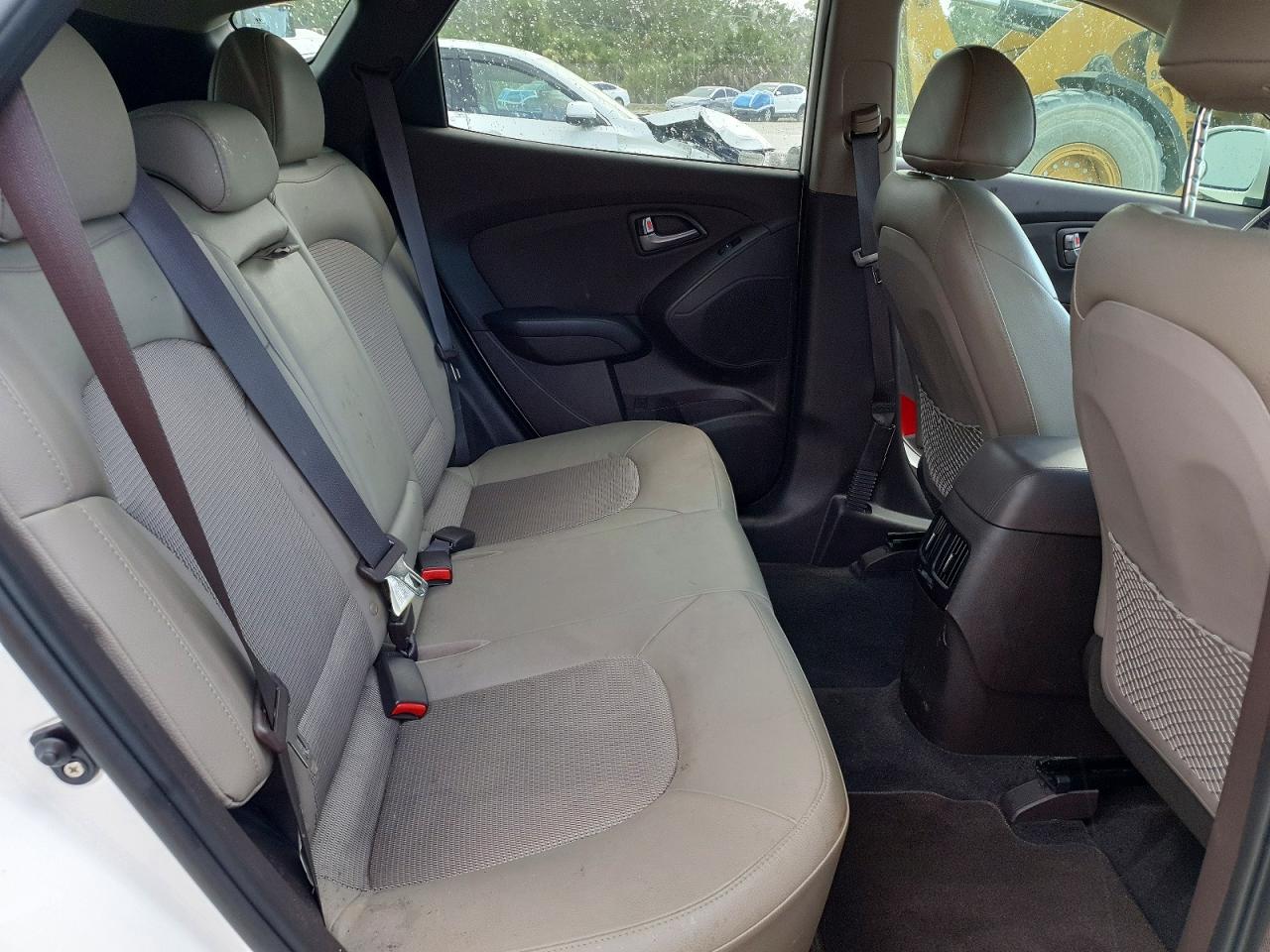 2015 Hyundai Tucson Se White vin: KM8JU3AG1FU114172