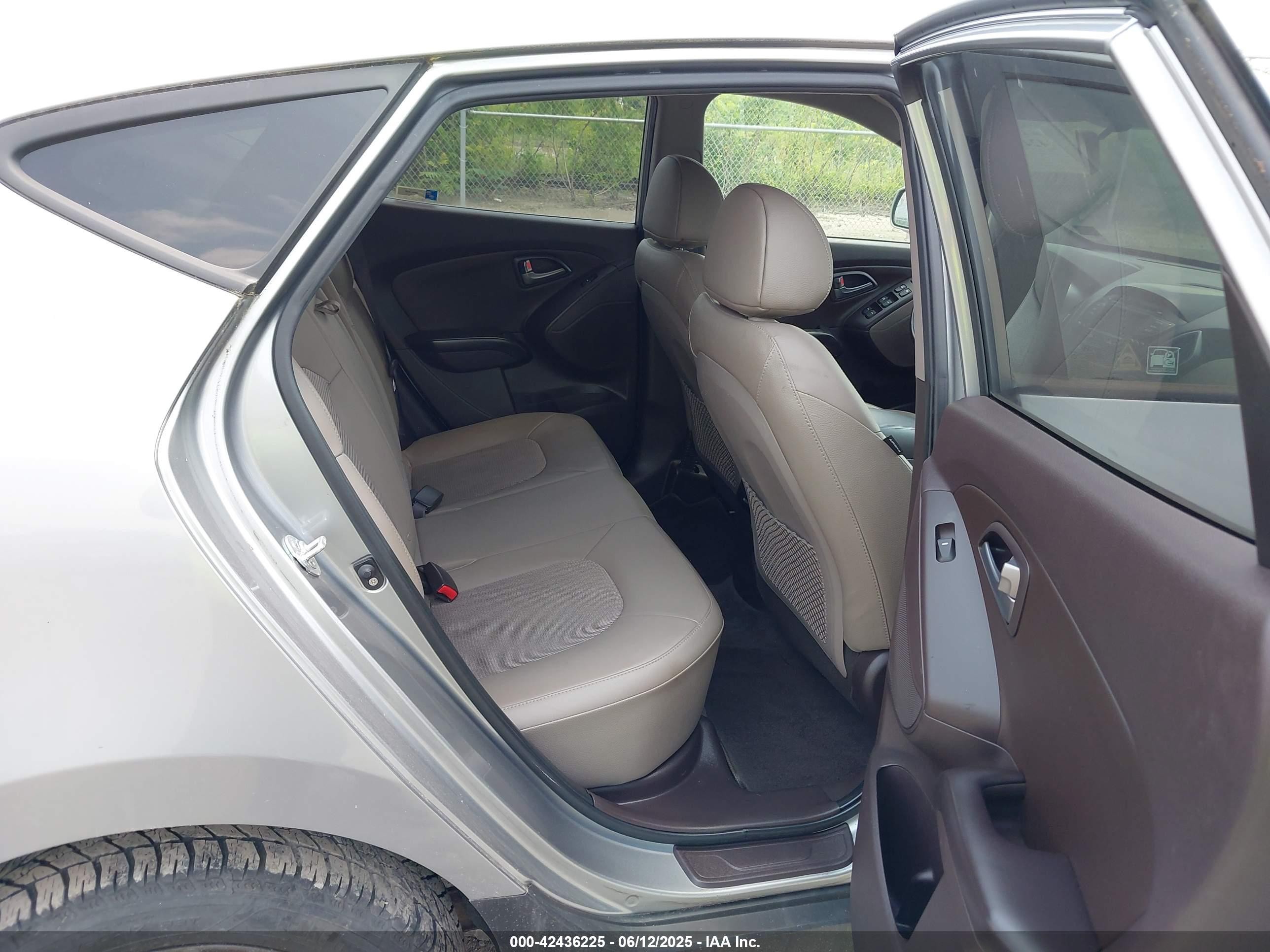 2014 Hyundai Tucson Se Silver vin: KM8JU3AG3EU836290
