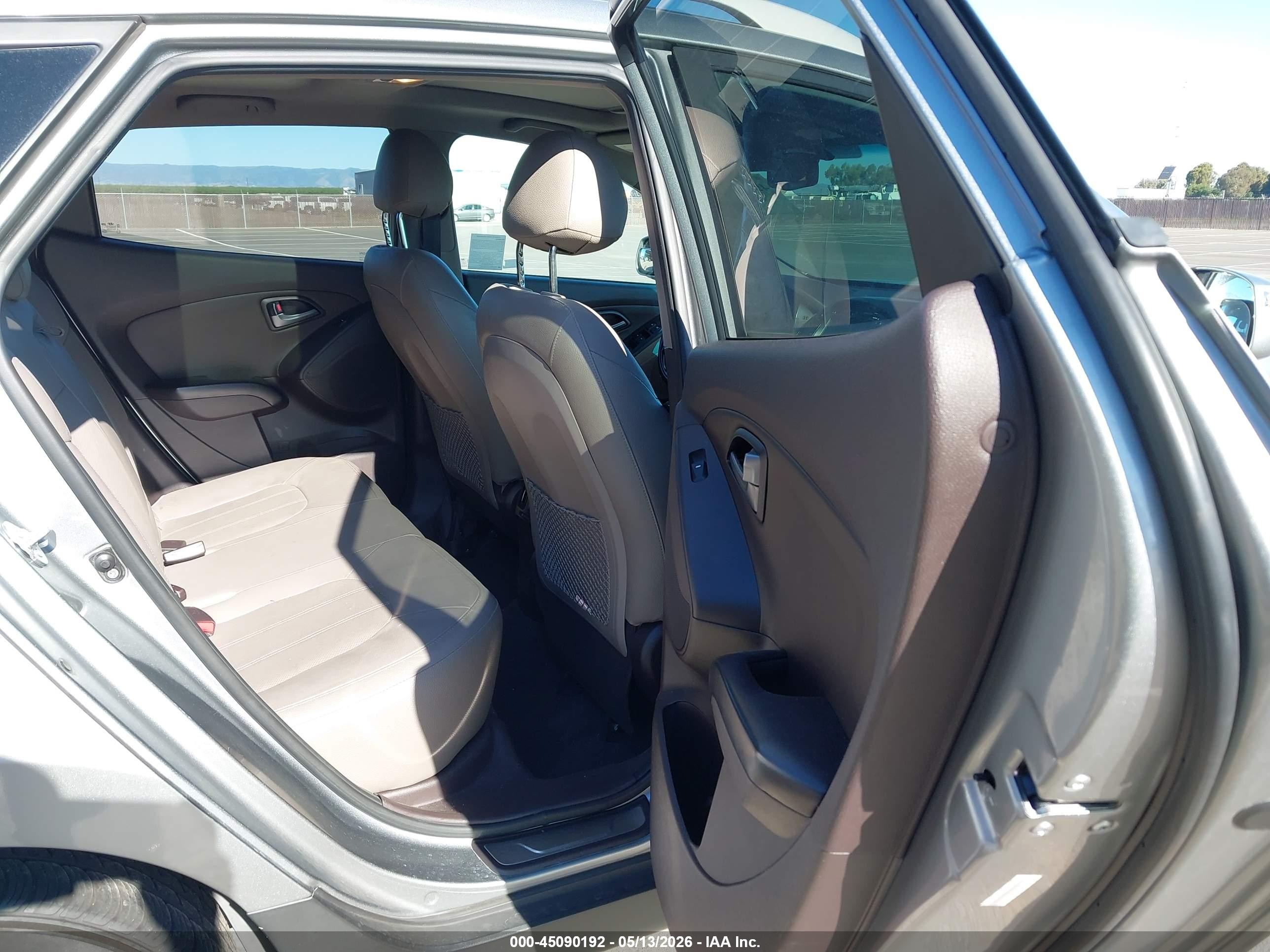 2014 Hyundai Tucson Limited Серебряный vin: KM8JU3AG9EU945711