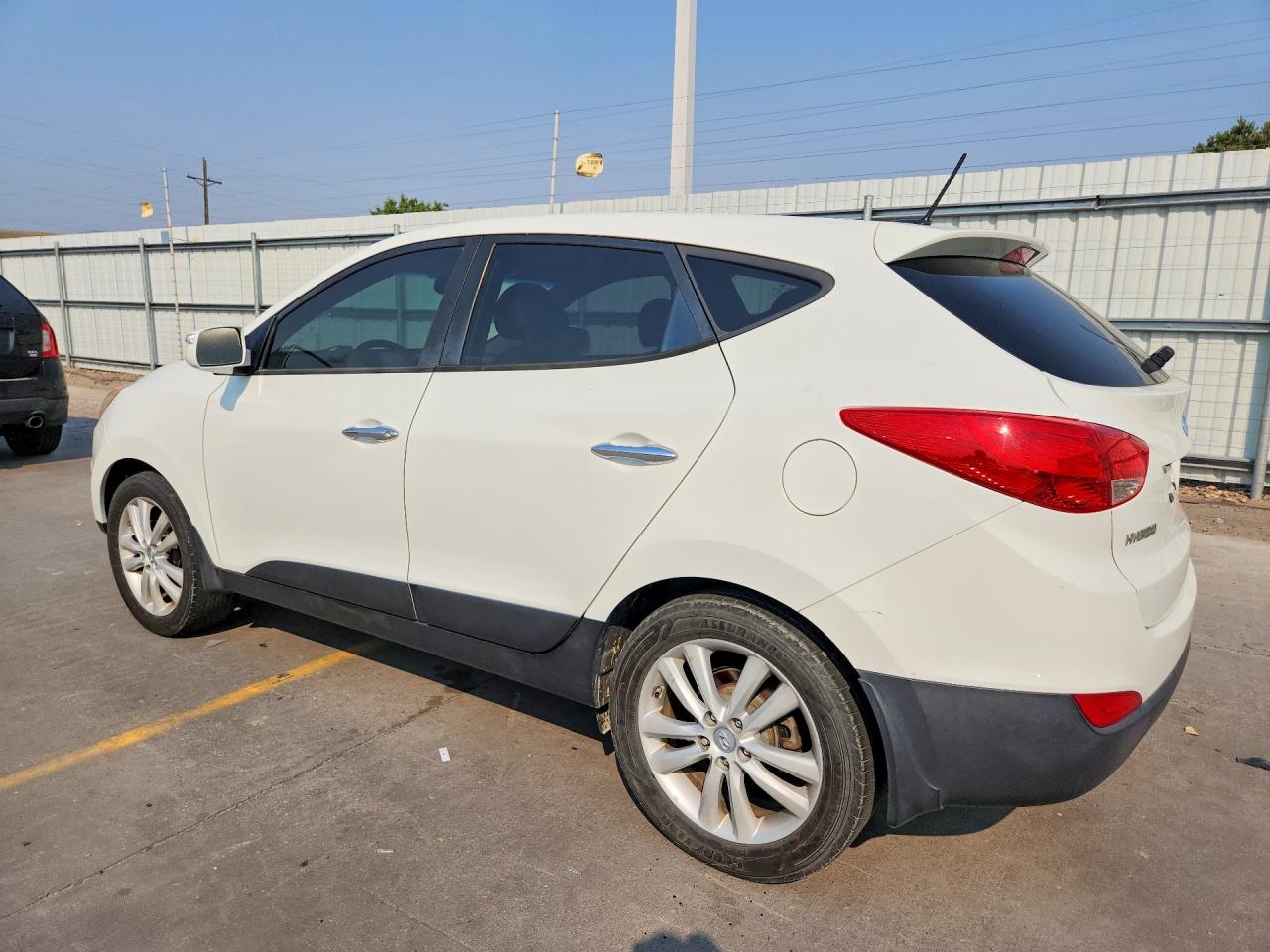 2011 Hyundai Tucson Limited White vin: KM8JUCAC0BU120178