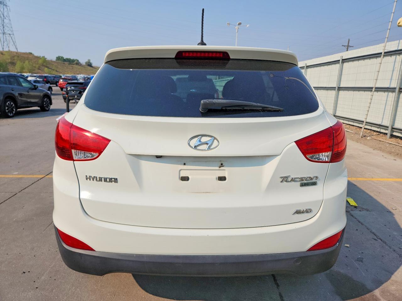 2011 Hyundai Tucson Limited White vin: KM8JUCAC0BU120178