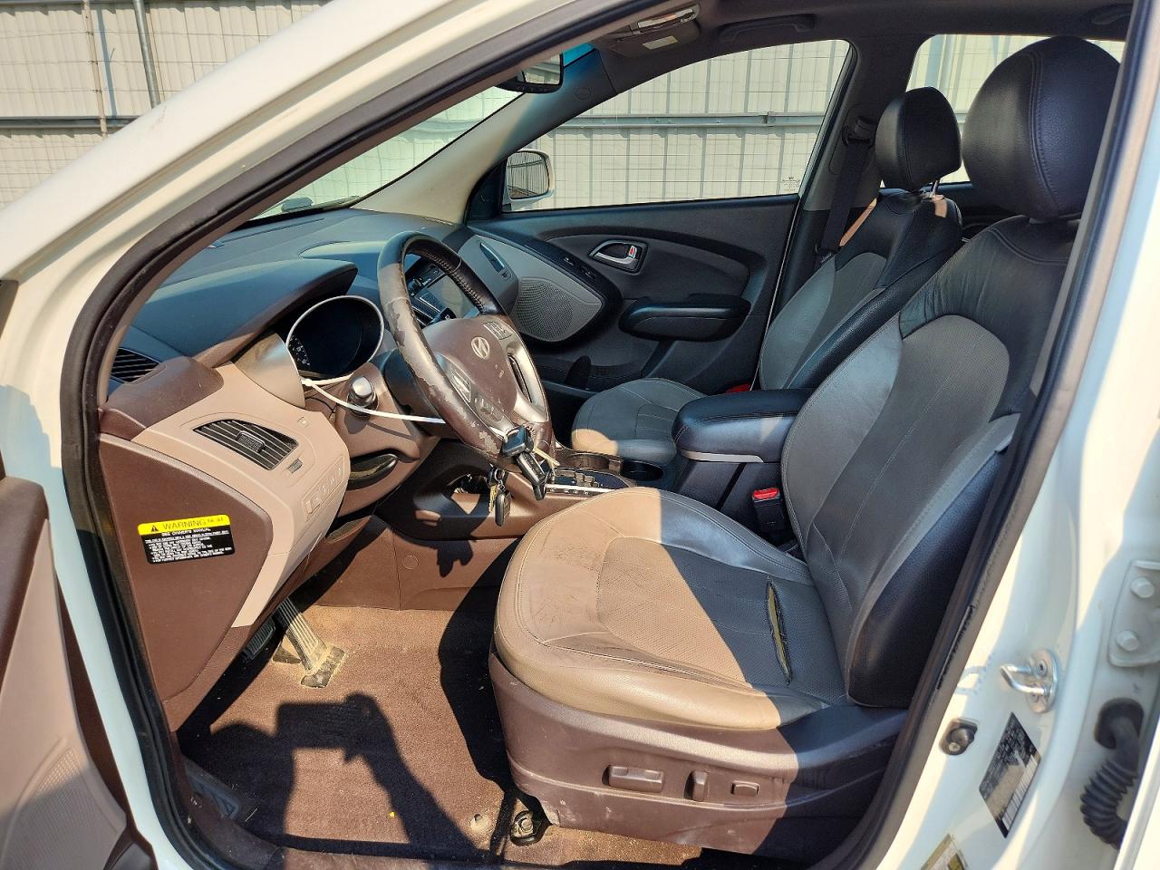 2011 Hyundai Tucson Limited White vin: KM8JUCAC0BU120178