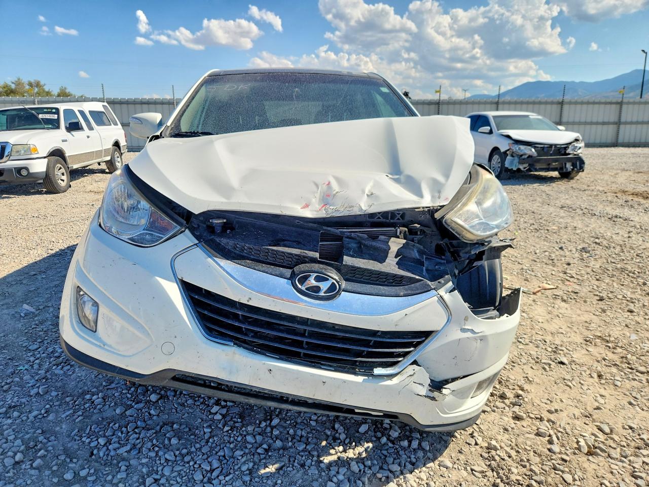 2013 Hyundai Tucson Limited White vin: KM8JUCAC0DU577057
