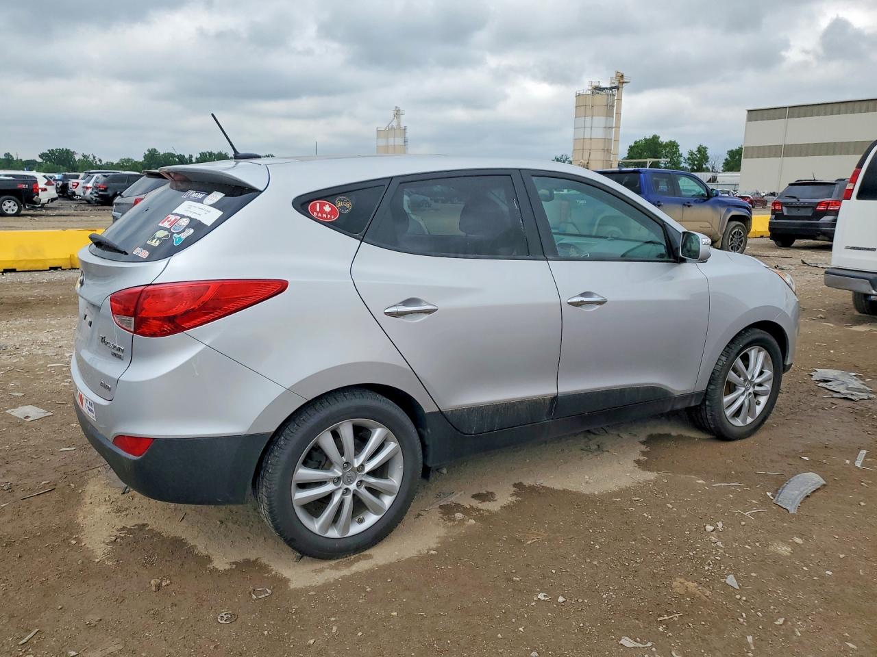 2013 Hyundai Tucson Limited Silver vin: KM8JUCAC0DU578645