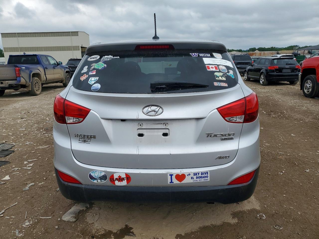 2013 Hyundai Tucson Limited Silver vin: KM8JUCAC0DU578645