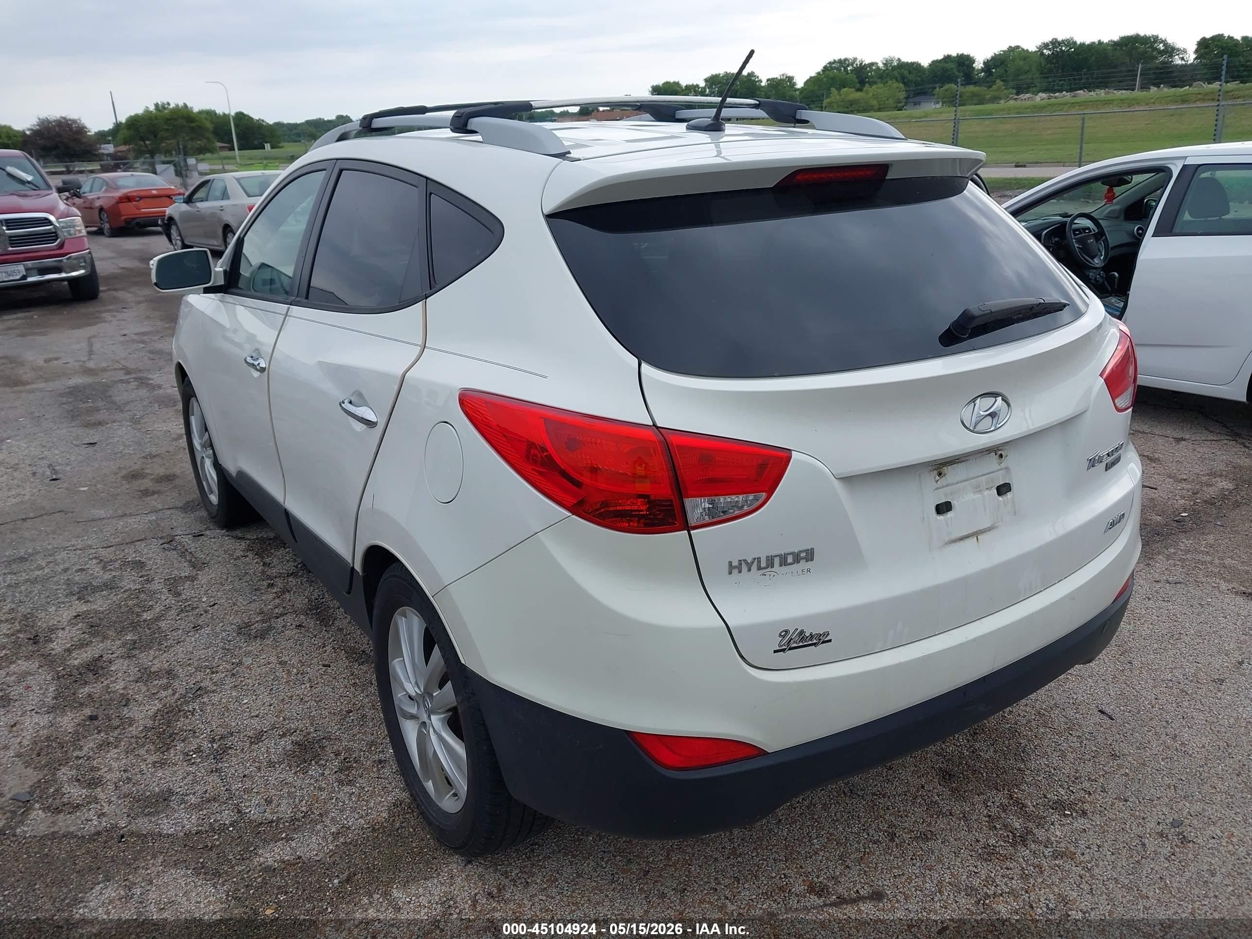 2013 Hyundai Tucson Limited White vin: KM8JUCAC0DU621462
