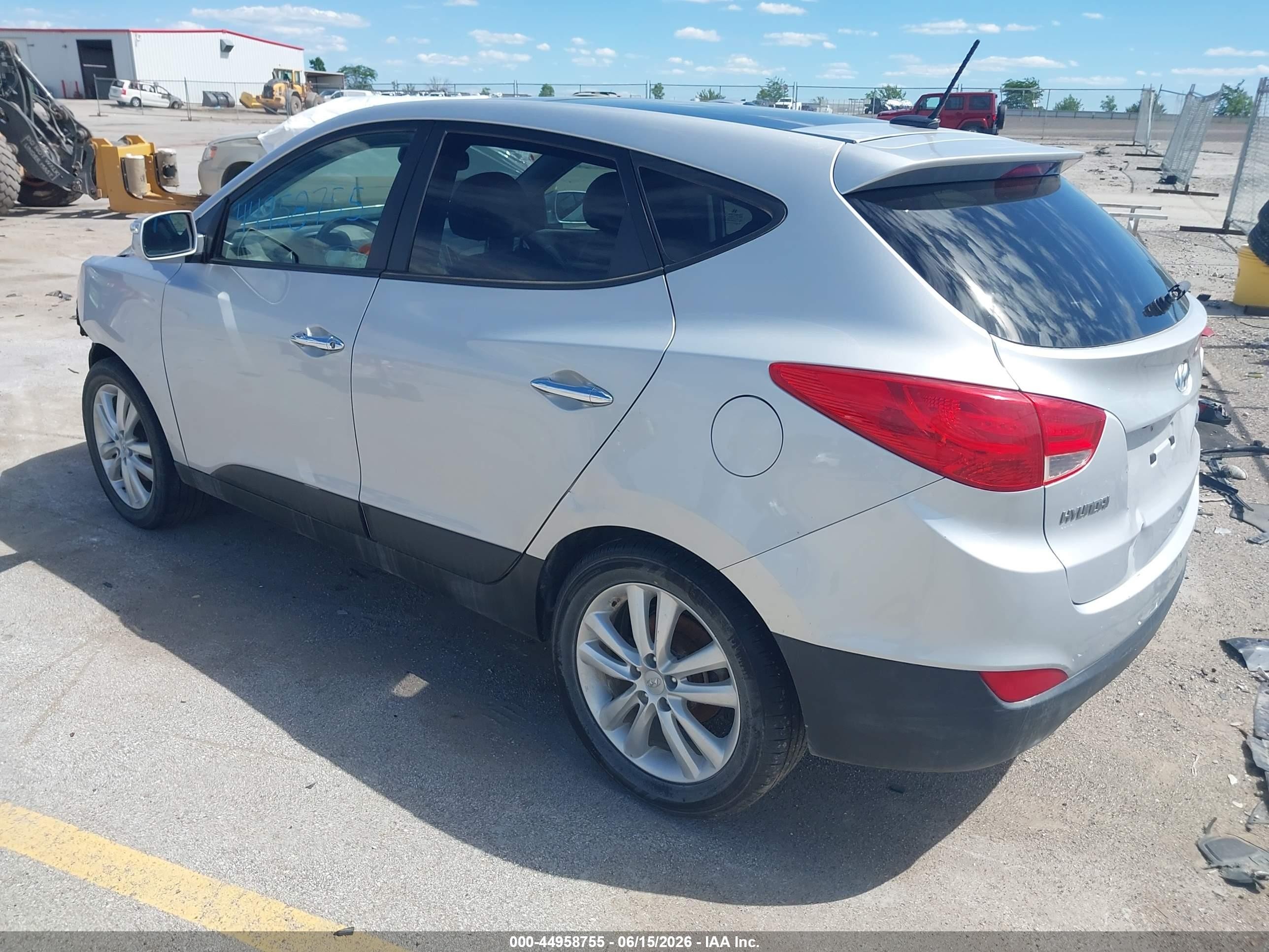 2011 Hyundai Tucson Limited Silver vin: KM8JUCAC1BU226087