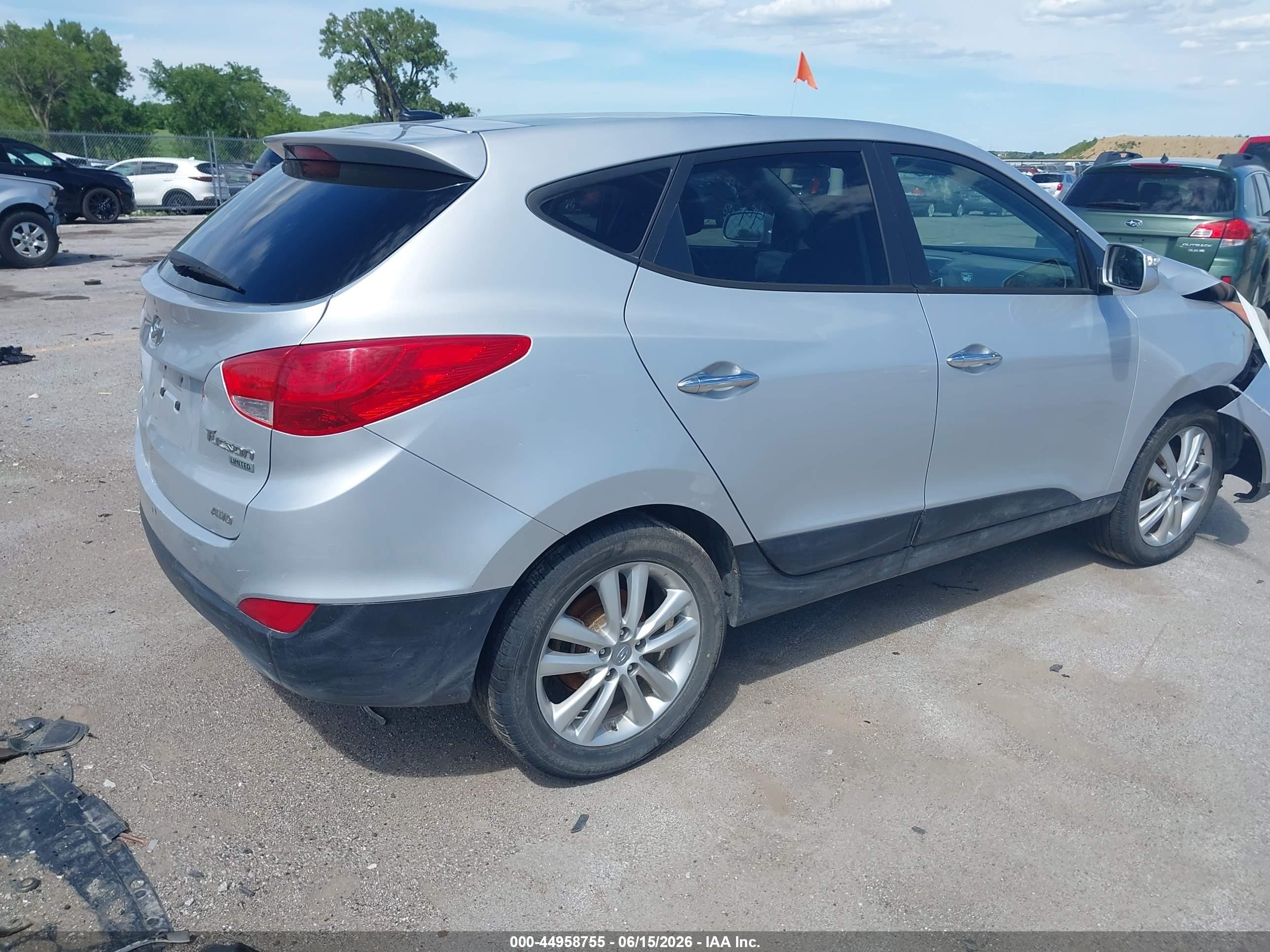 2011 Hyundai Tucson Limited Silver vin: KM8JUCAC1BU226087