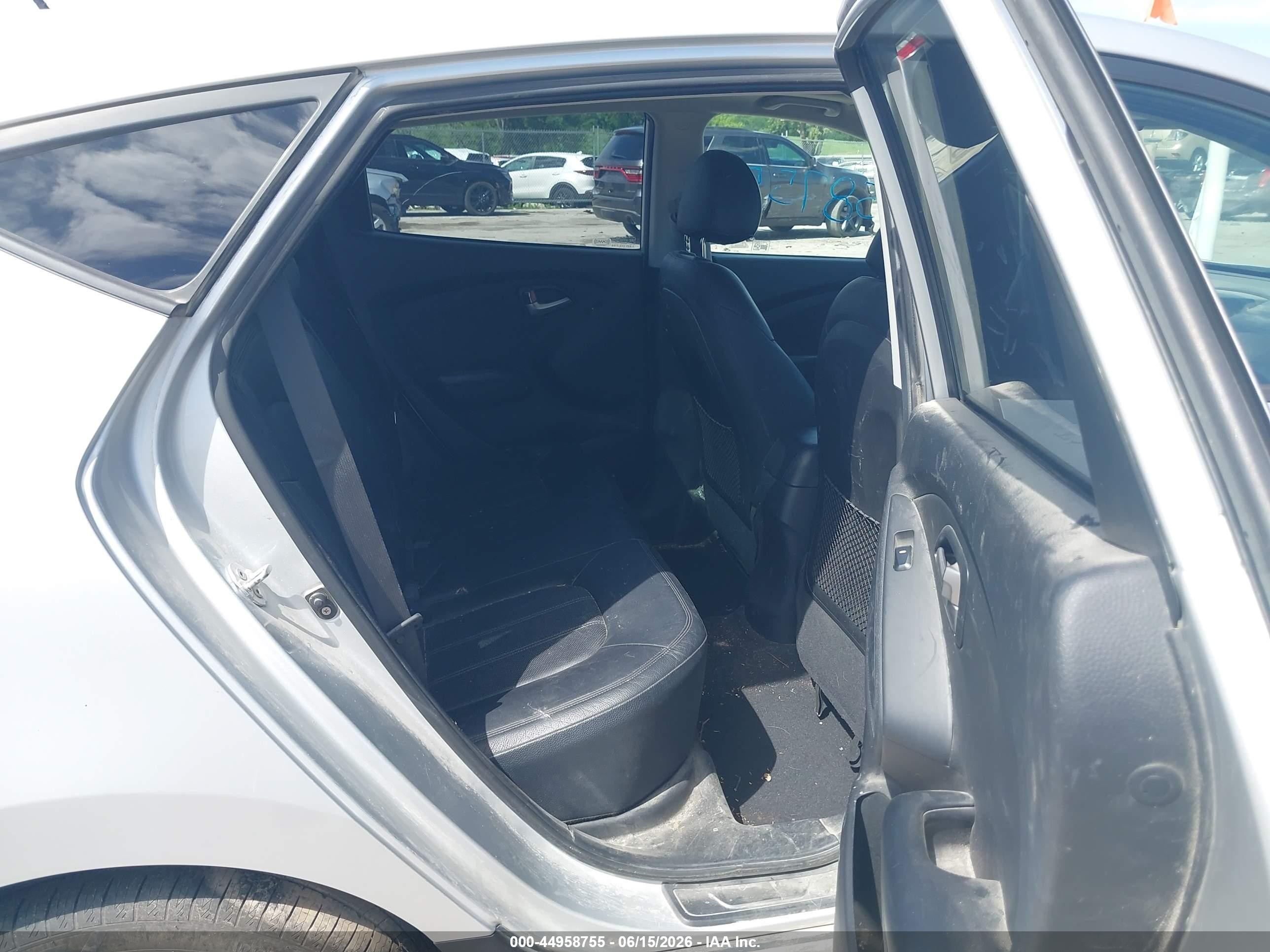 2011 Hyundai Tucson Limited Silver vin: KM8JUCAC1BU226087