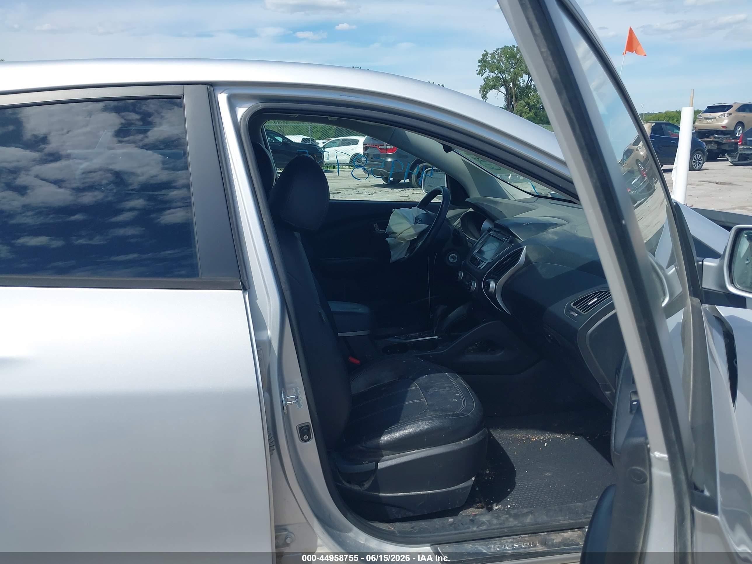 2011 Hyundai Tucson Limited Silver vin: KM8JUCAC1BU226087