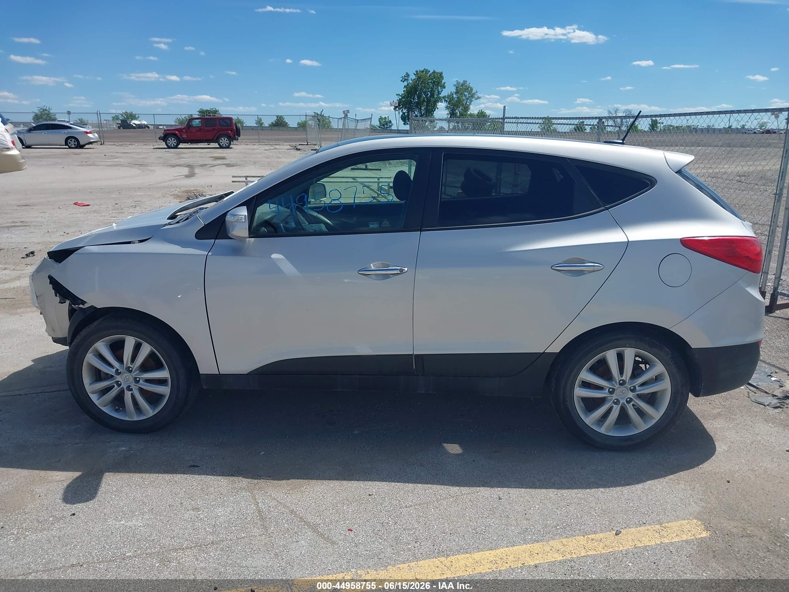 2011 Hyundai Tucson Limited Silver vin: KM8JUCAC1BU226087