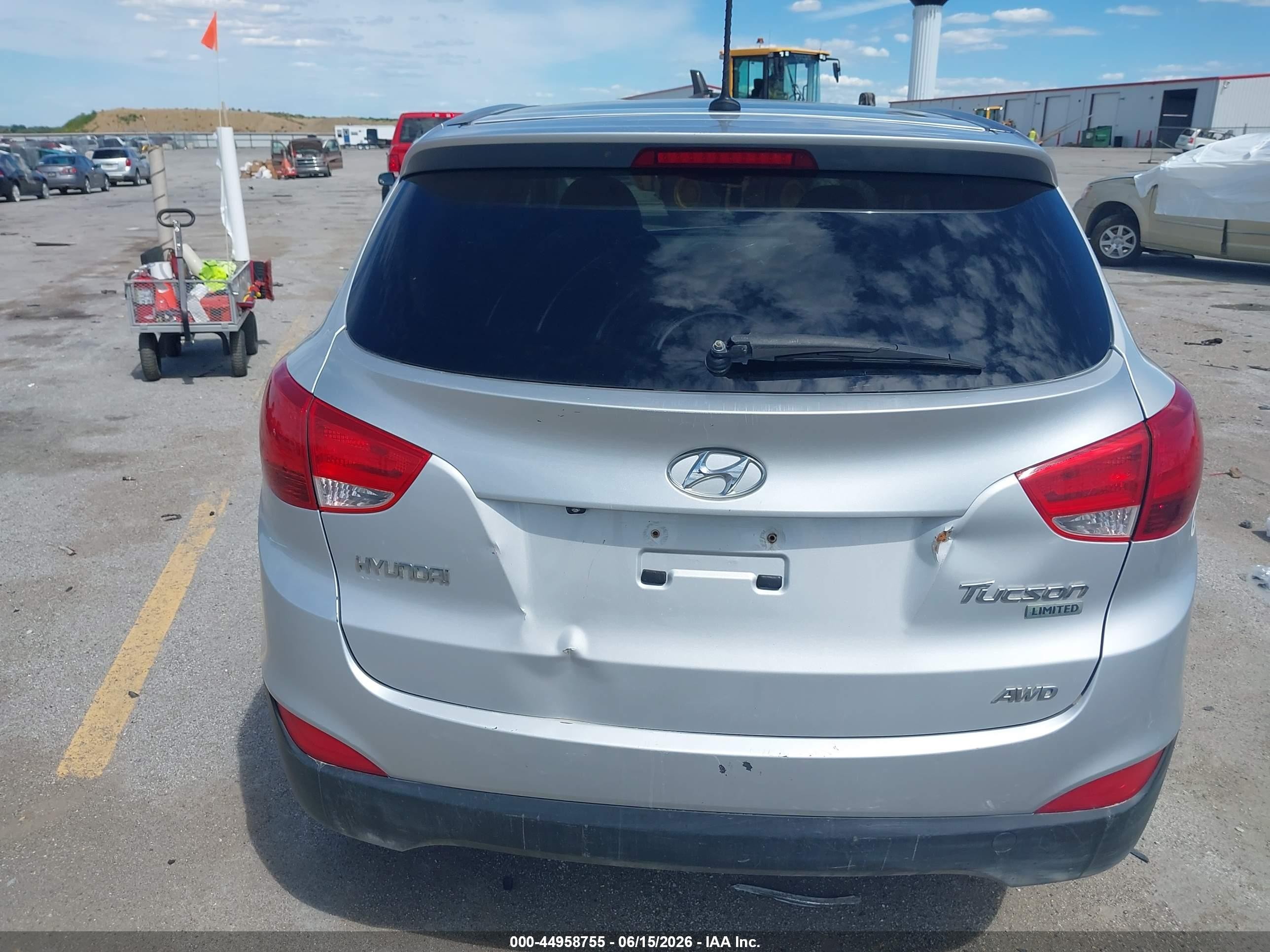 2011 Hyundai Tucson Limited Silver vin: KM8JUCAC1BU226087