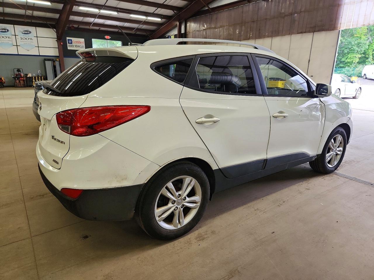 2011 Hyundai Tucson Gls White vin: KM8JUCAC1BU261664