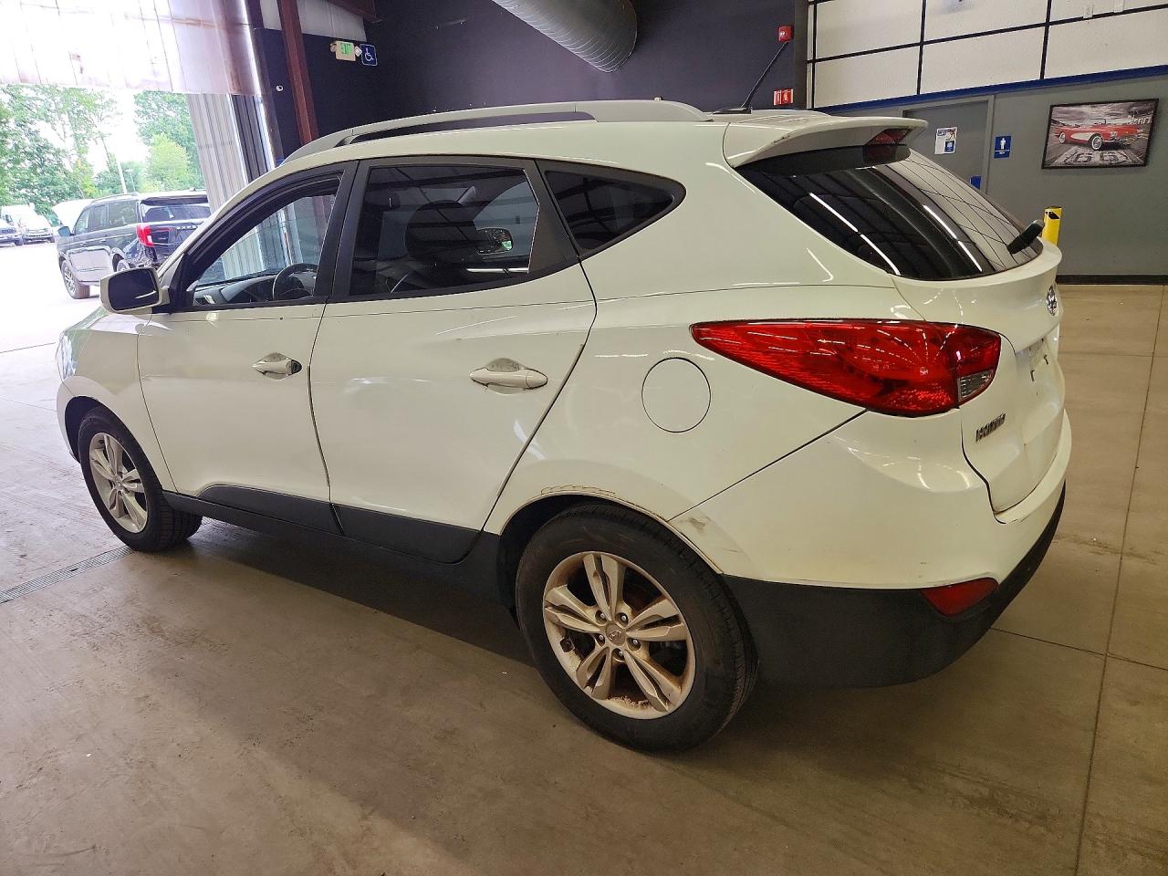 2011 Hyundai Tucson Gls White vin: KM8JUCAC1BU261664