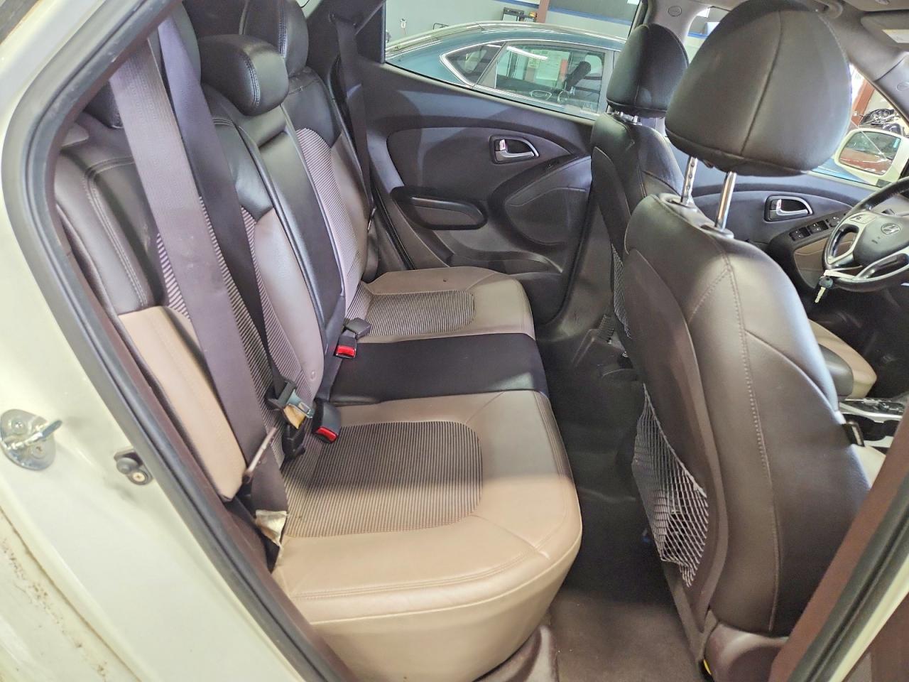 2011 Hyundai Tucson Gls White vin: KM8JUCAC1BU261664