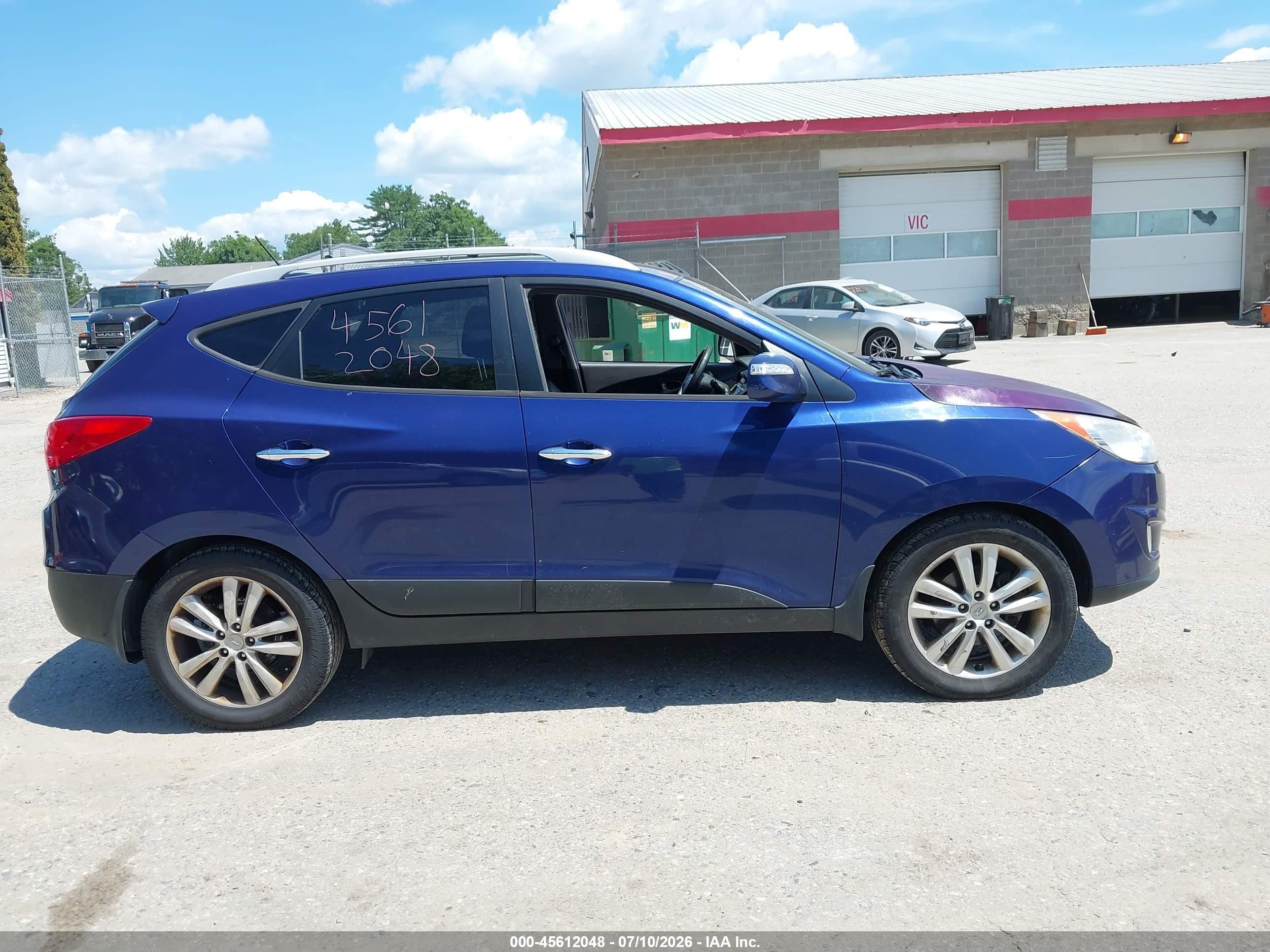 2011 Hyundai Tucson Limited Purple vin: KM8JUCAC1BU316677