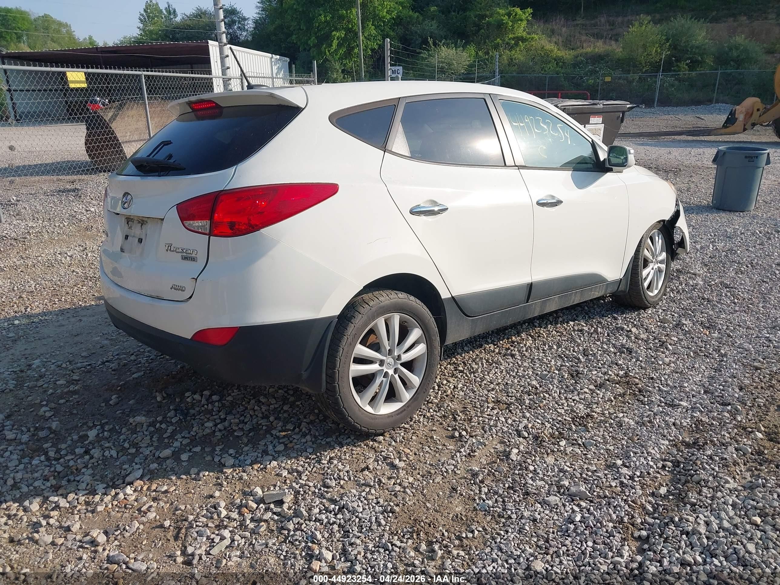 2013 Hyundai Tucson Limited White vin: KM8JUCAC2DU609832