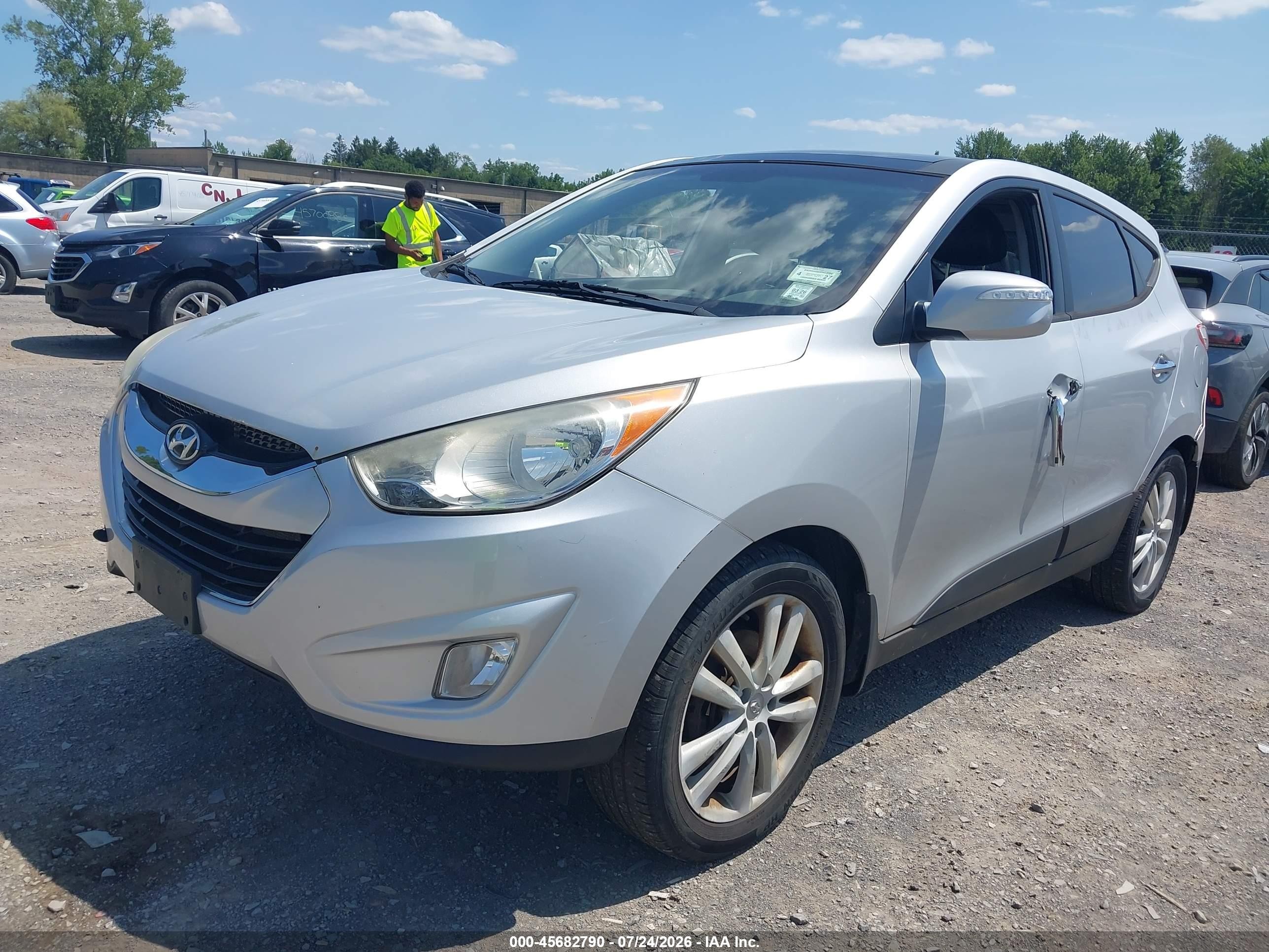 2013 Hyundai Tucson Limited Silver vin: KM8JUCAC2DU623374