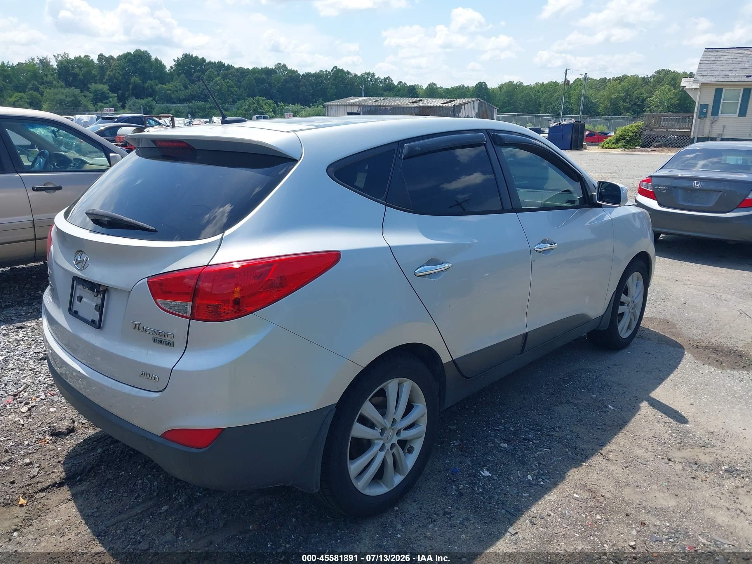 2010 Hyundai Tucson Limited Silver vin: KM8JUCAC3AU107021