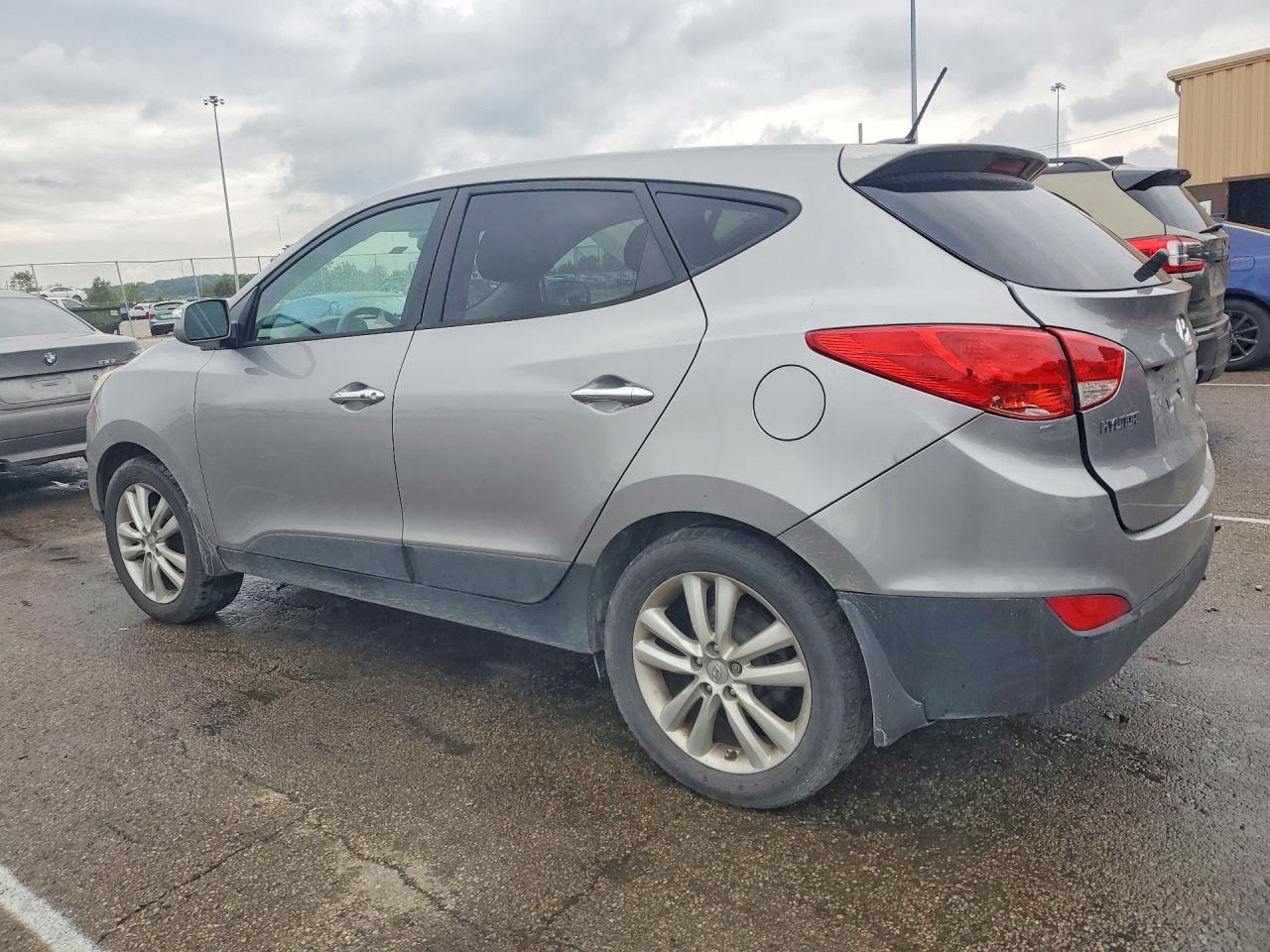 2013 Hyundai Tucson Limited Silver vin: KM8JUCAC3DU558132