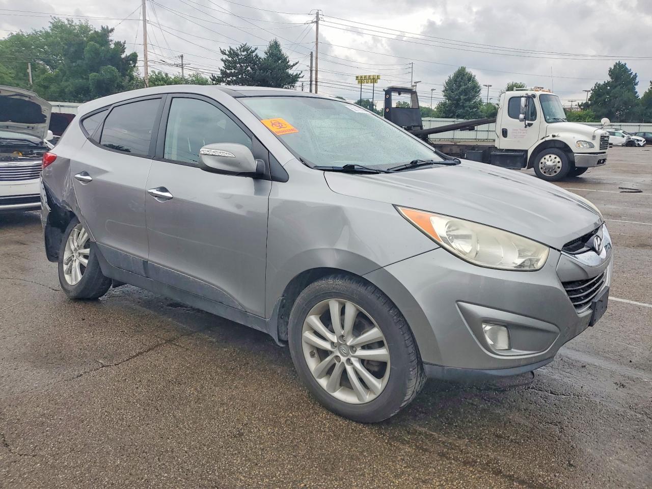 2013 Hyundai Tucson Limited Silver vin: KM8JUCAC3DU558132
