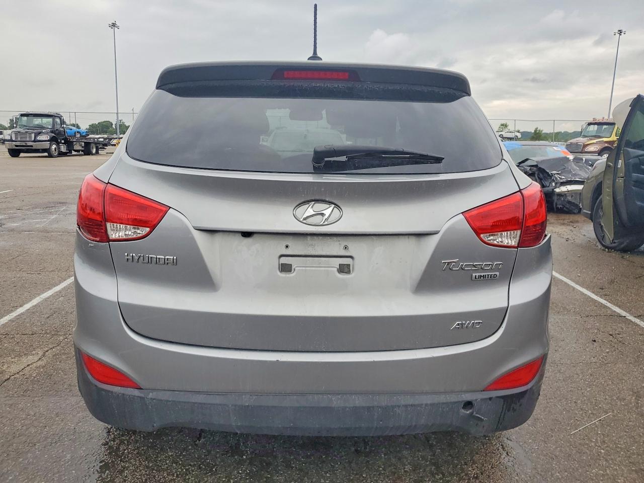 2013 Hyundai Tucson Limited Silver vin: KM8JUCAC3DU558132