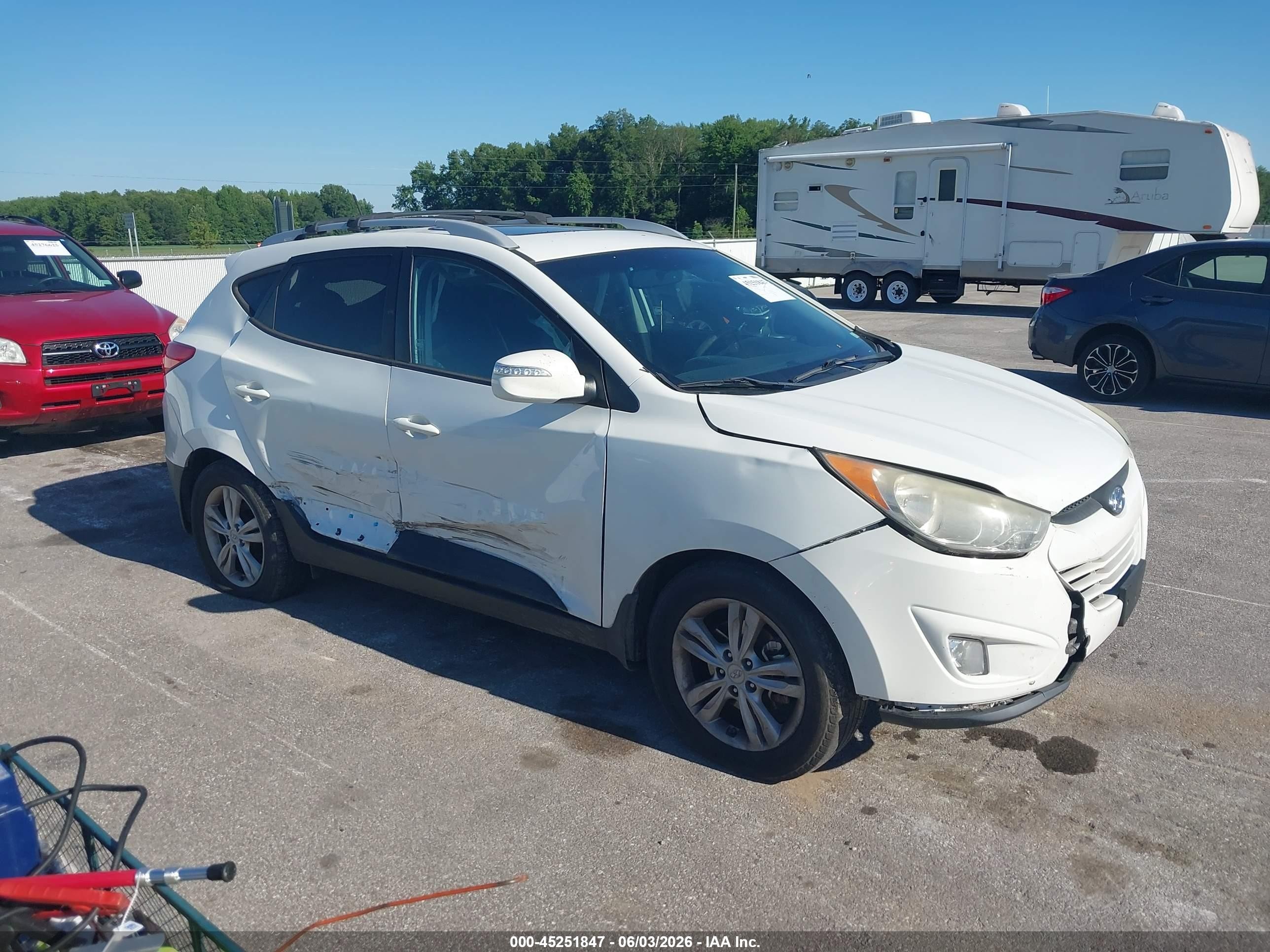 2013 Hyundai Tucson Gls Белый vin: KM8JUCAC3DU618913