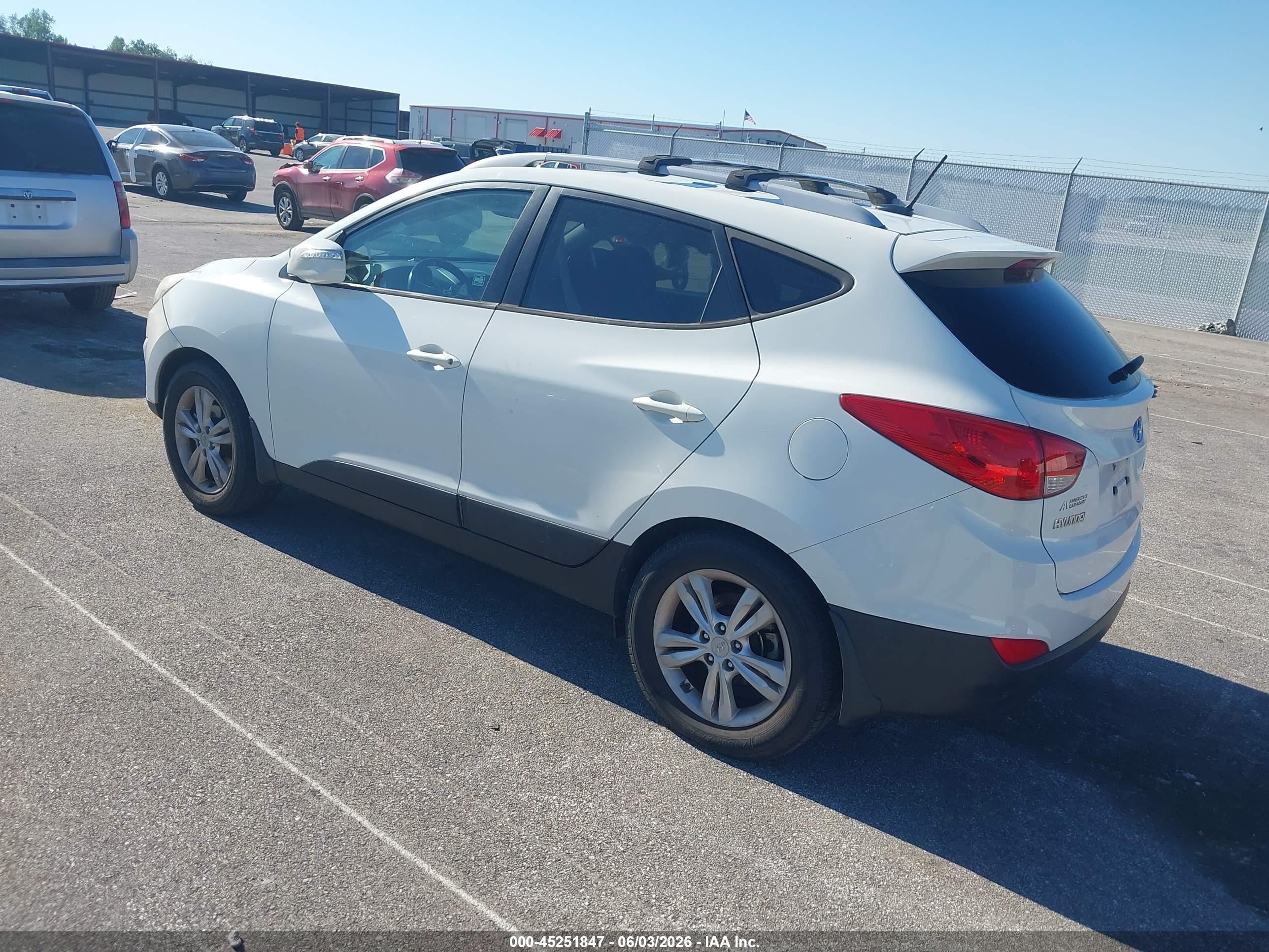 2013 Hyundai Tucson Gls Белый vin: KM8JUCAC3DU618913