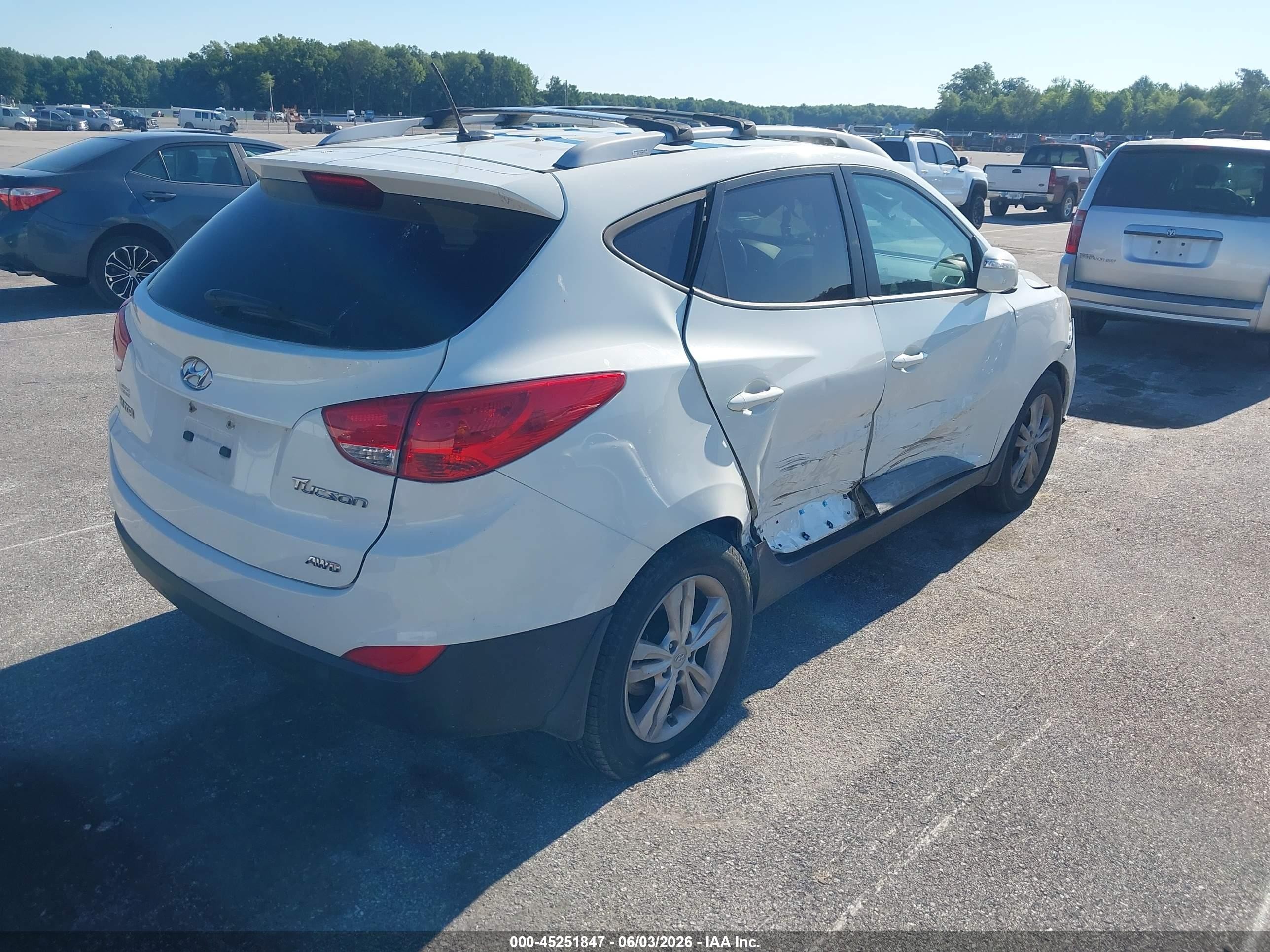 2013 Hyundai Tucson Gls Белый vin: KM8JUCAC3DU618913