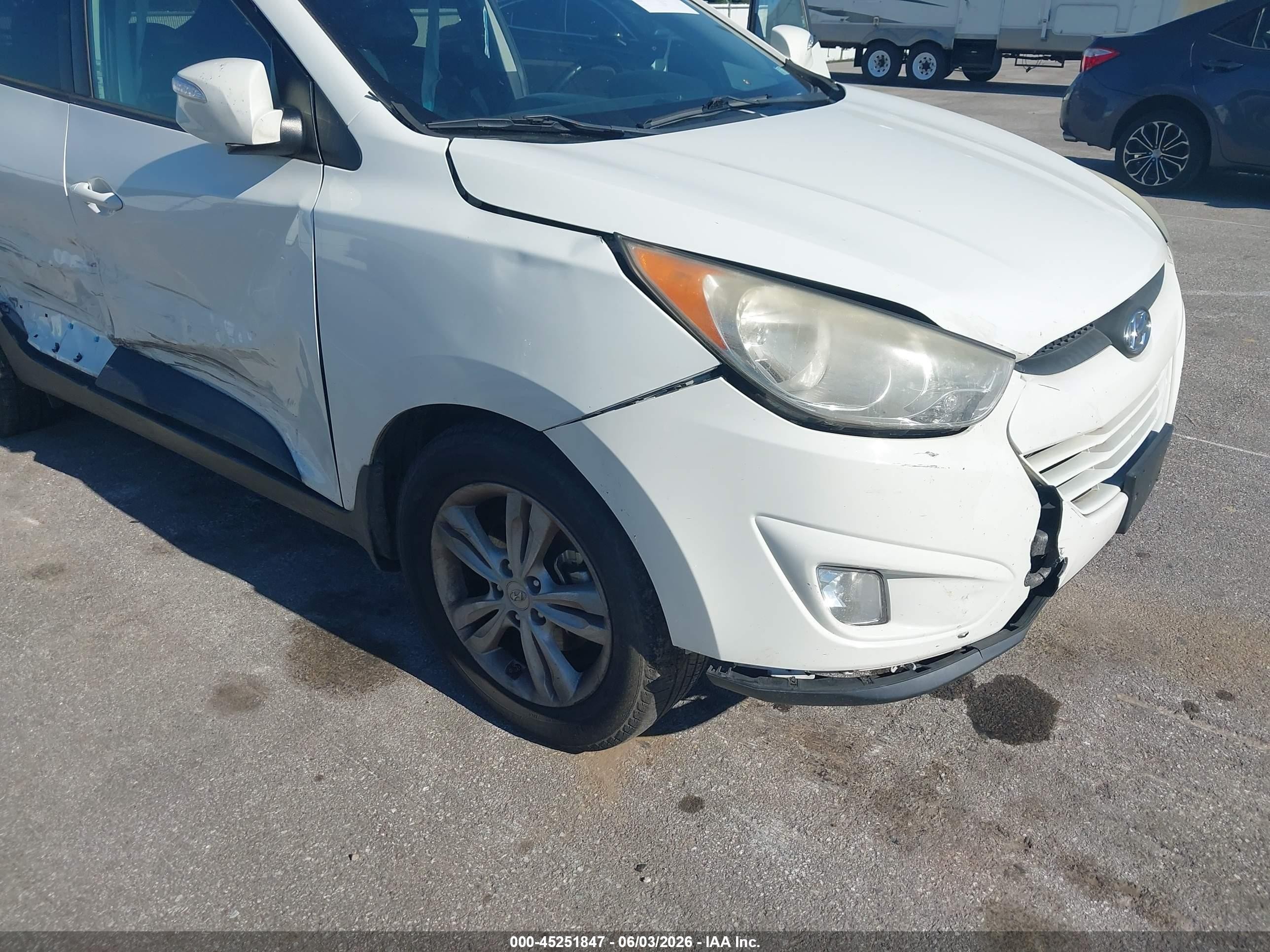 2013 Hyundai Tucson Gls Белый vin: KM8JUCAC3DU618913